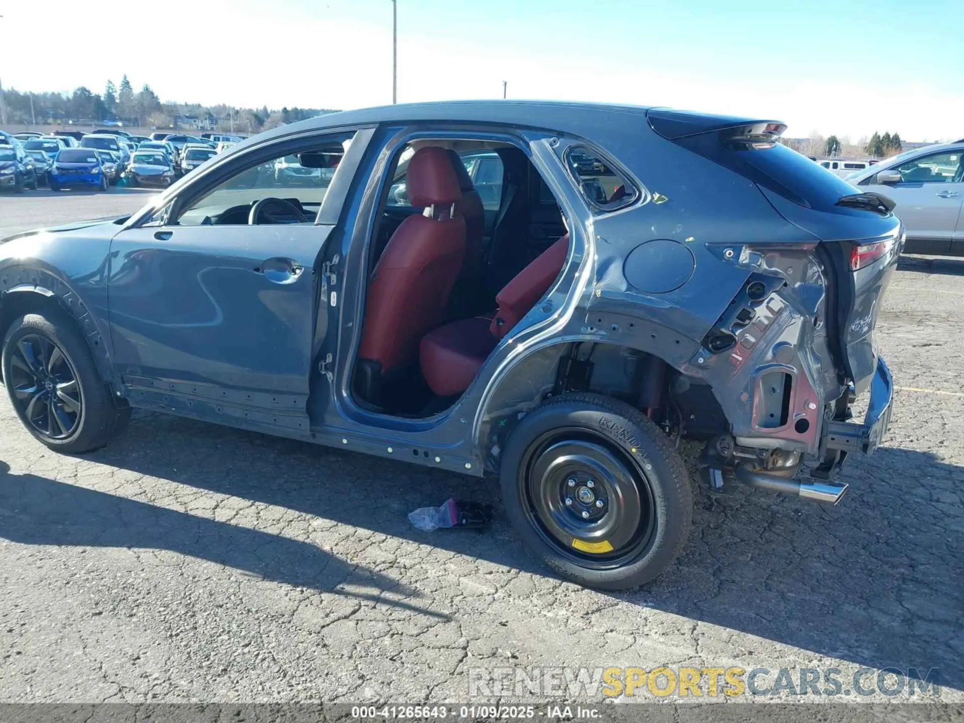 6 Photograph of a damaged car 3MVDMBCM2RM621362 MAZDA CX-30 2024