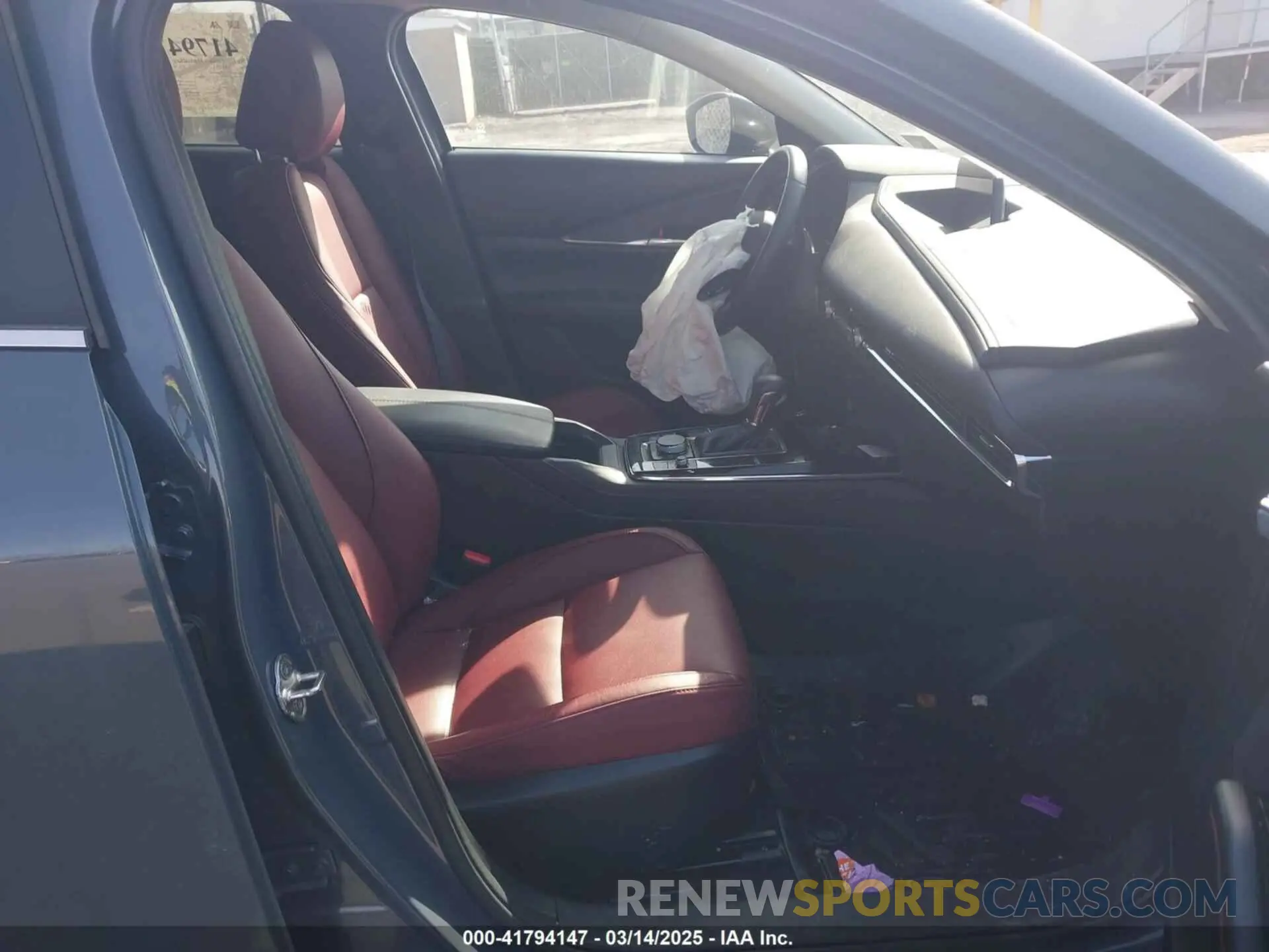 5 Photograph of a damaged car 3MVDMBCM3RM613500 MAZDA CX-30 2024