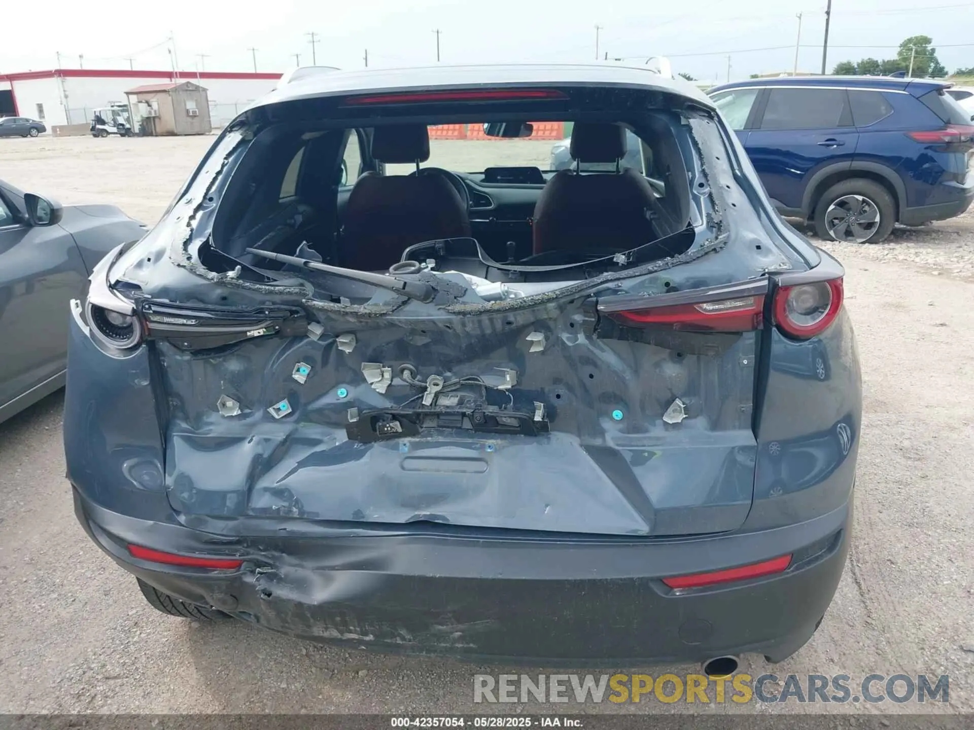 16 Photograph of a damaged car 3MVDMBCM3RM647663 MAZDA CX-30 2024