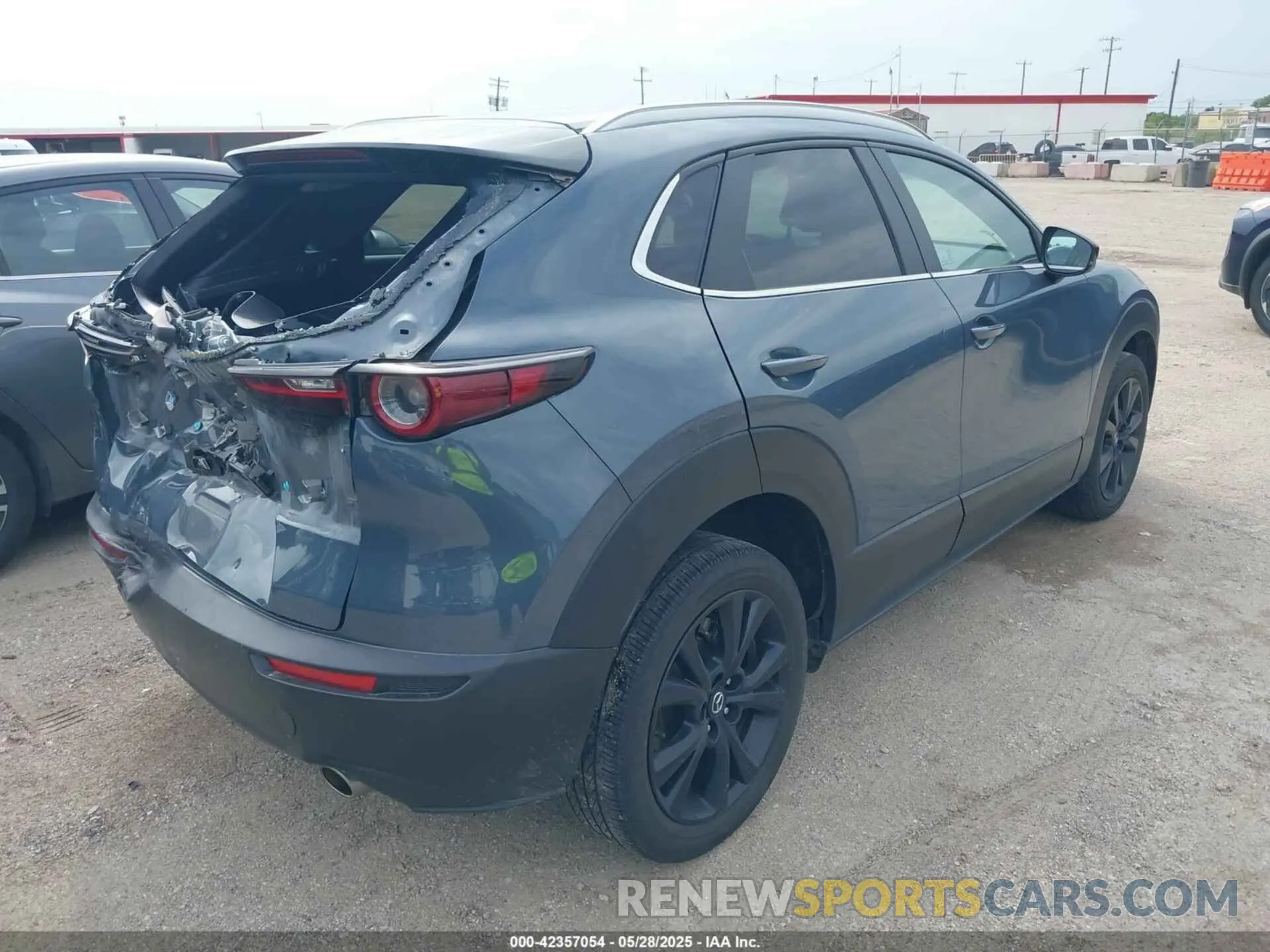 4 Photograph of a damaged car 3MVDMBCM3RM647663 MAZDA CX-30 2024