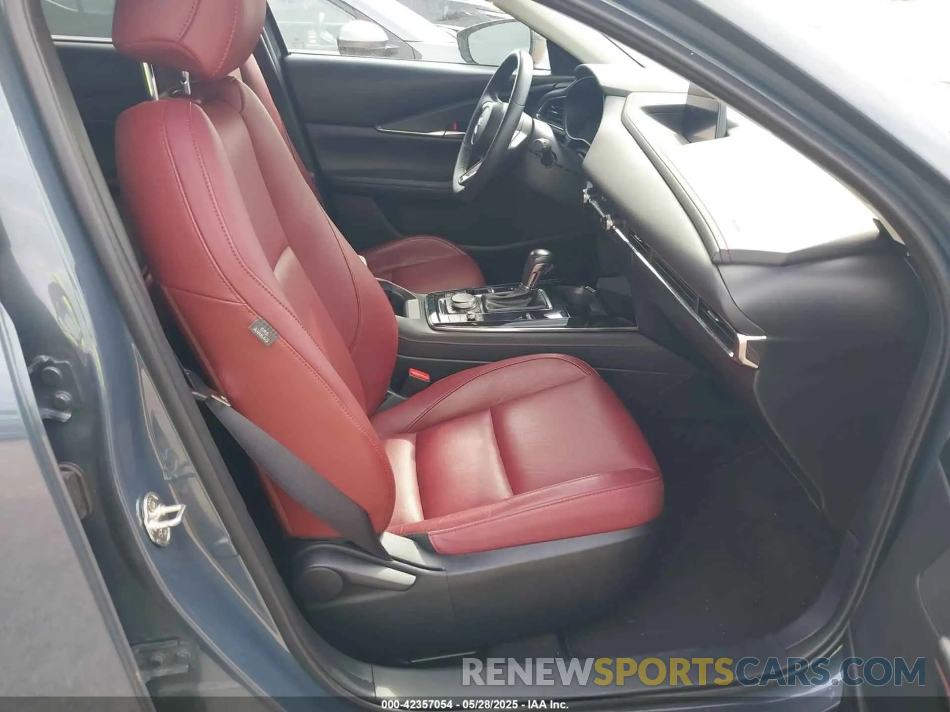 5 Photograph of a damaged car 3MVDMBCM3RM647663 MAZDA CX-30 2024
