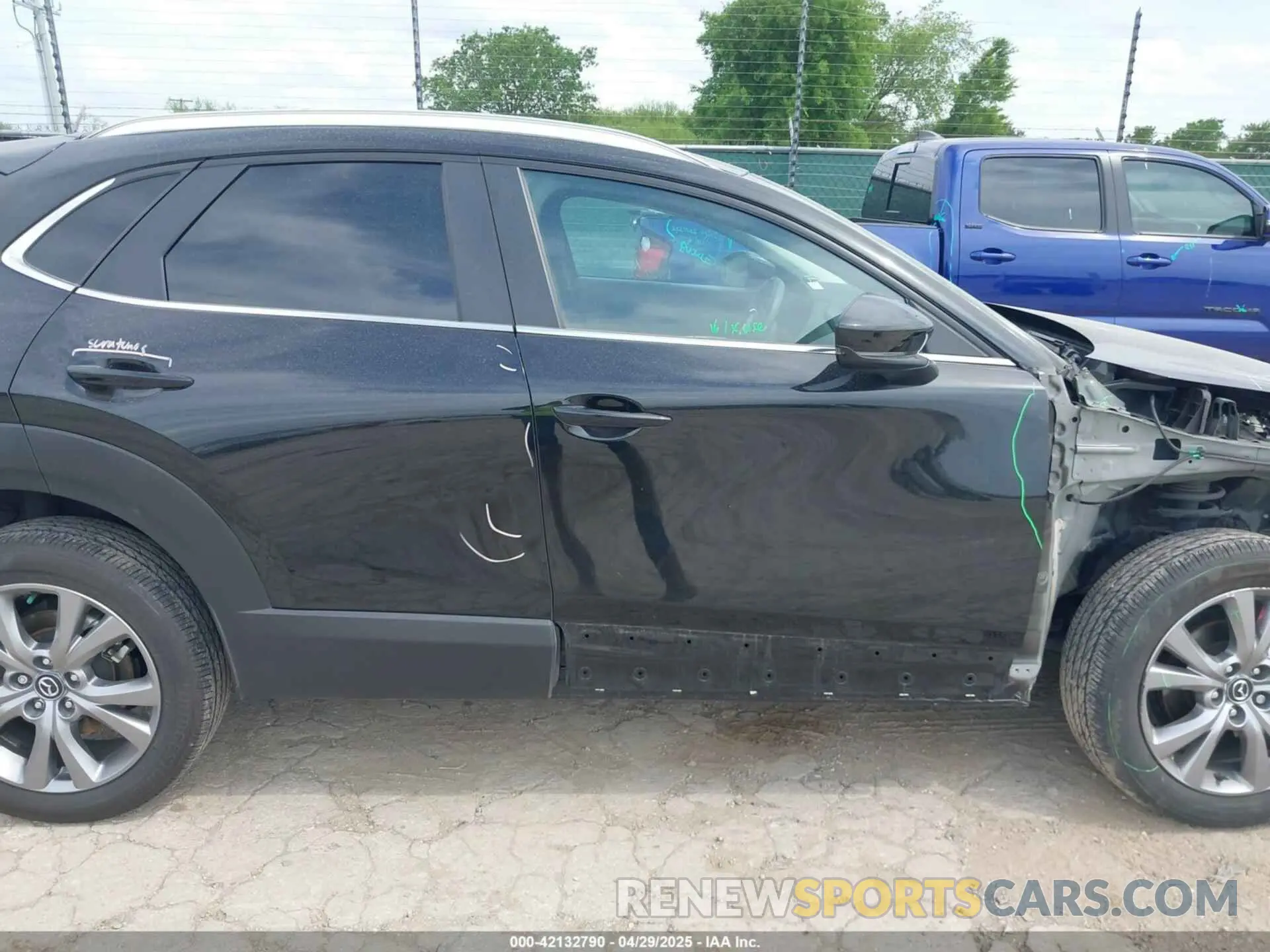 14 Photograph of a damaged car 3MVDMBCM3RM658212 MAZDA CX-30 2024