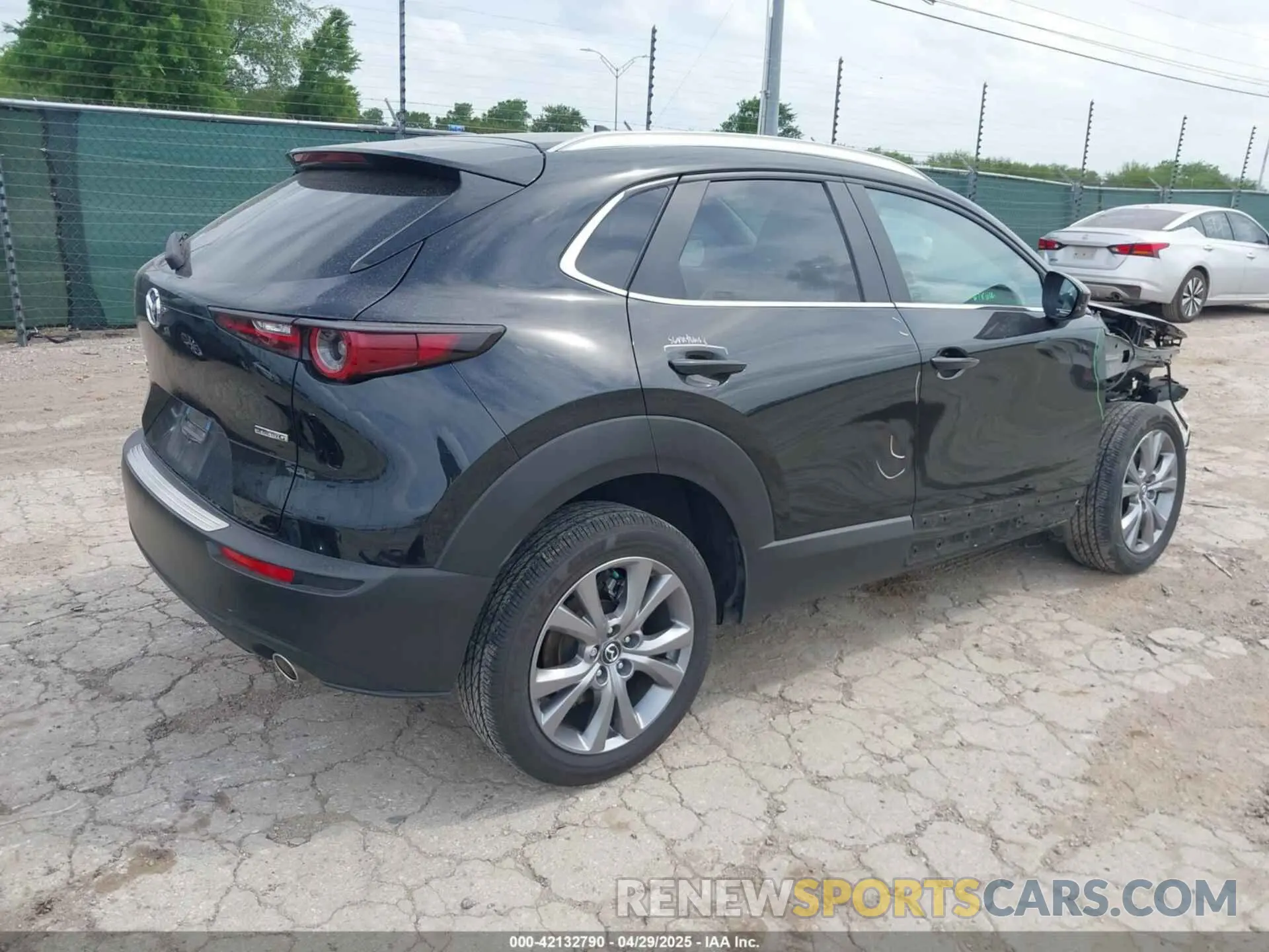4 Photograph of a damaged car 3MVDMBCM3RM658212 MAZDA CX-30 2024