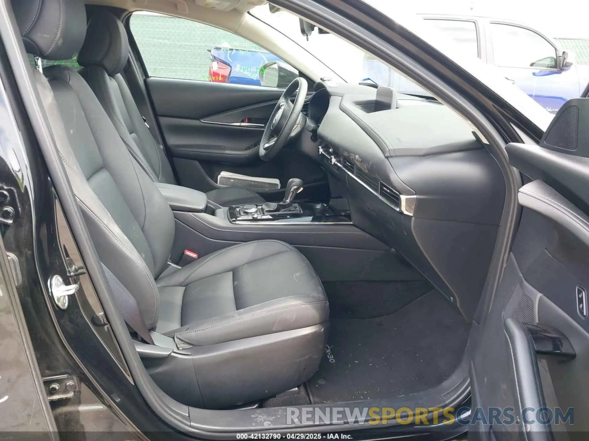 5 Photograph of a damaged car 3MVDMBCM3RM658212 MAZDA CX-30 2024