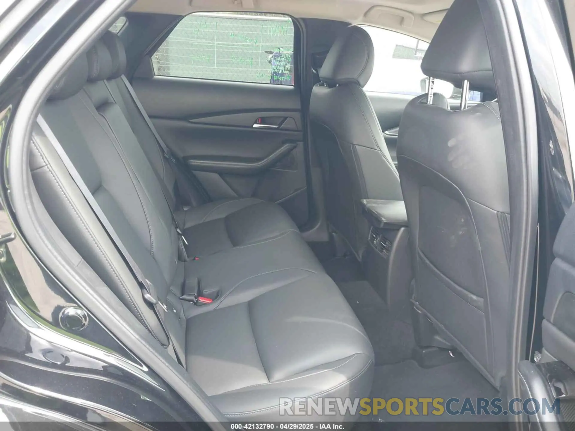 8 Photograph of a damaged car 3MVDMBCM3RM658212 MAZDA CX-30 2024