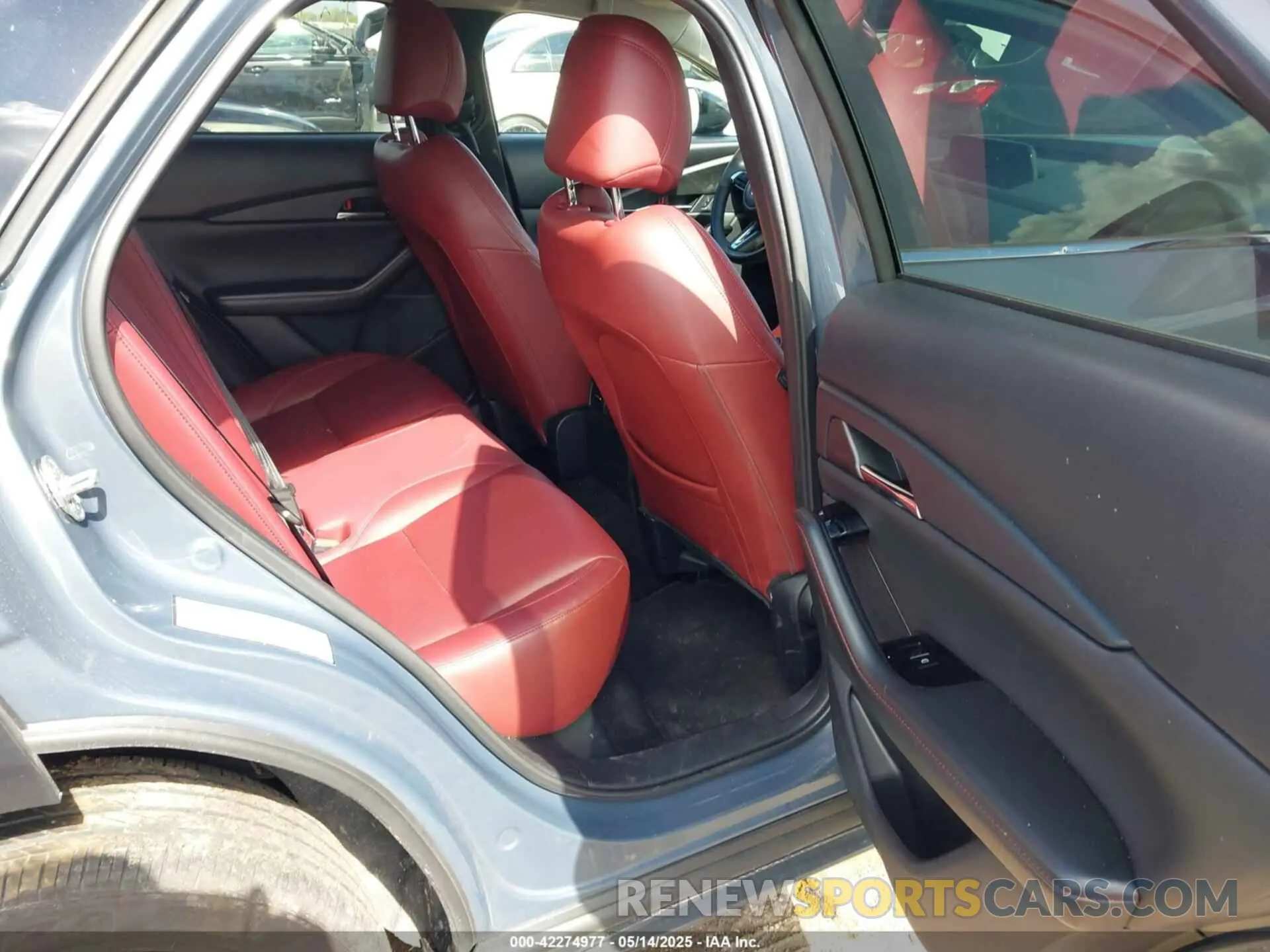 8 Фотография поврежденного автомобиля 3MVDMBCM3RM664365 MAZDA CX-30 2024