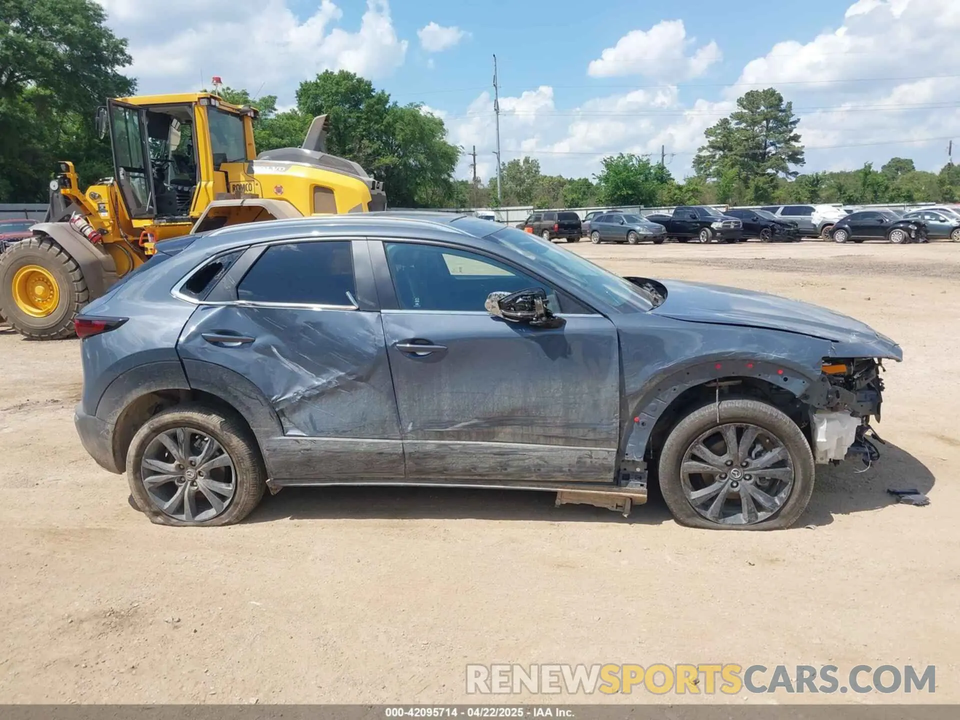 14 Фотография поврежденного автомобиля 3MVDMBCM3RM683241 MAZDA CX-30 2024