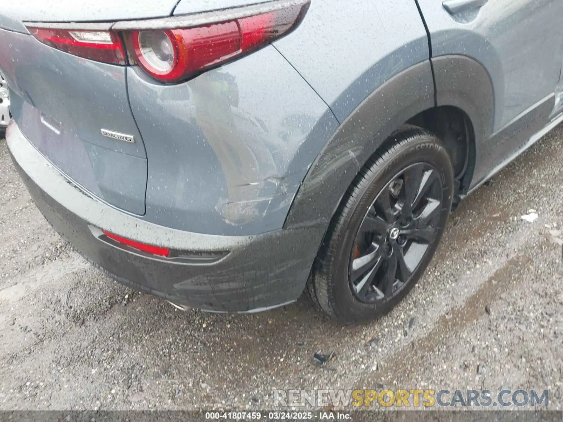 17 Photograph of a damaged car 3MVDMBCM7RM606050 MAZDA CX-30 2024