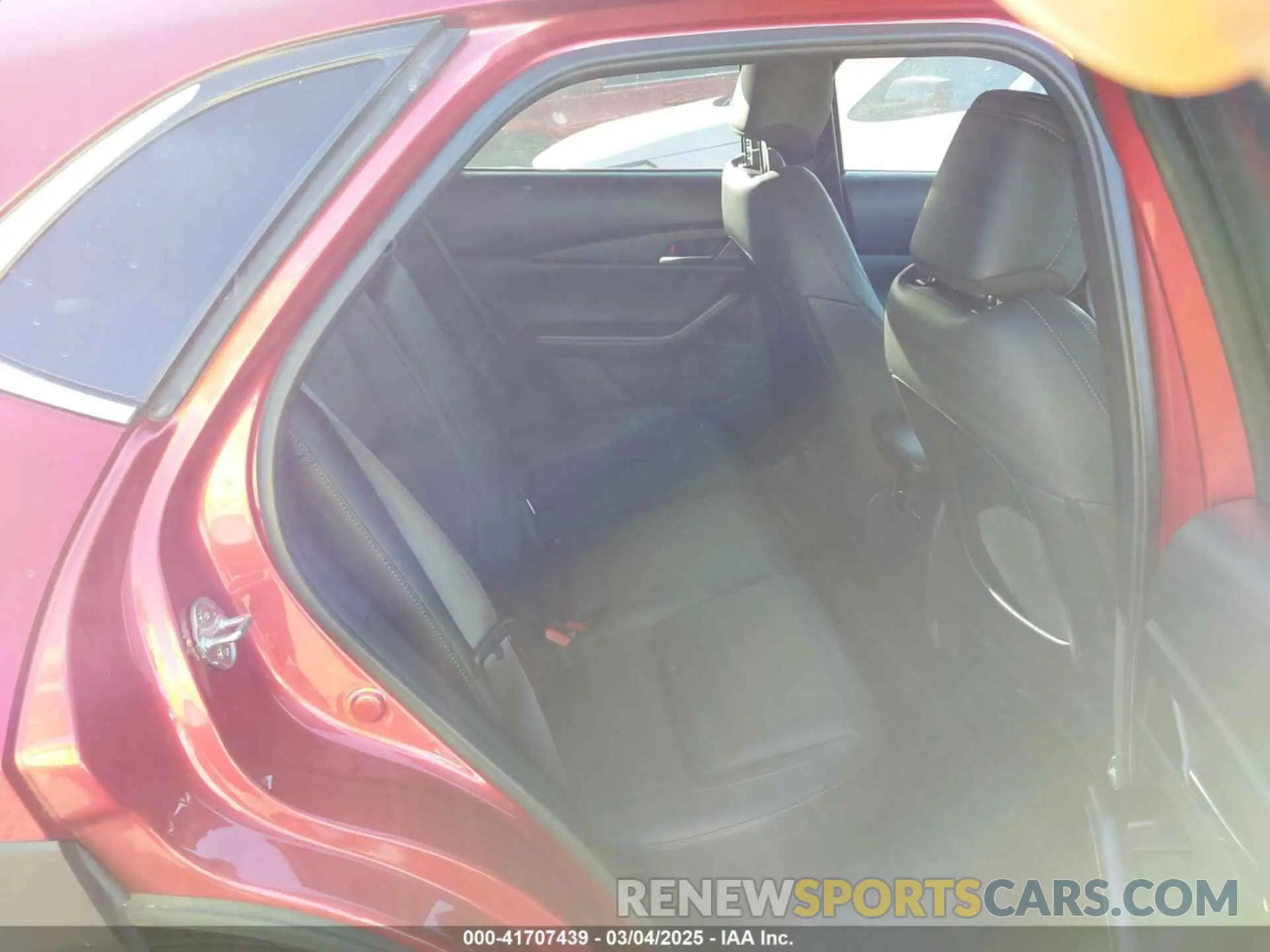 8 Photograph of a damaged car 3MVDMBCM7RM647553 MAZDA CX-30 2024