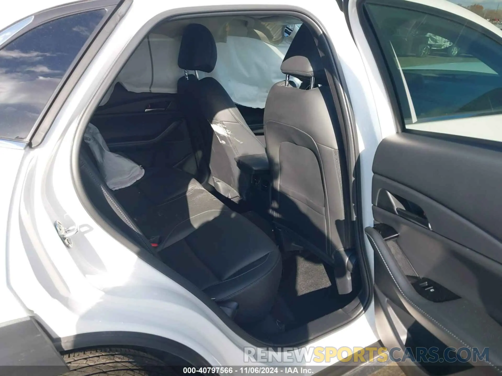 8 Фотография поврежденного автомобиля 3MVDMBCM8RM603044 MAZDA CX-30 2024