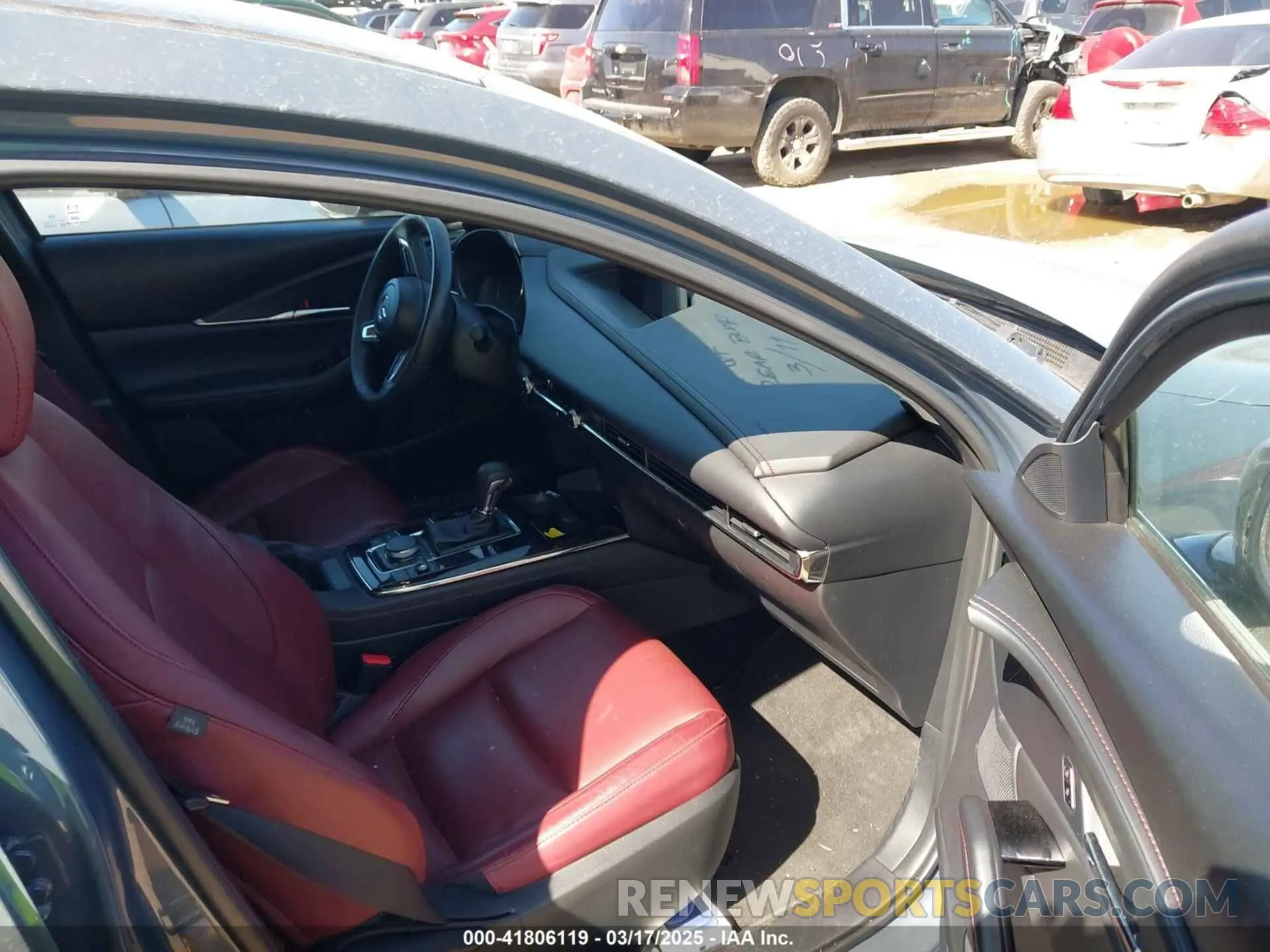 5 Photograph of a damaged car 3MVDMBCM8RM661994 MAZDA CX-30 2024