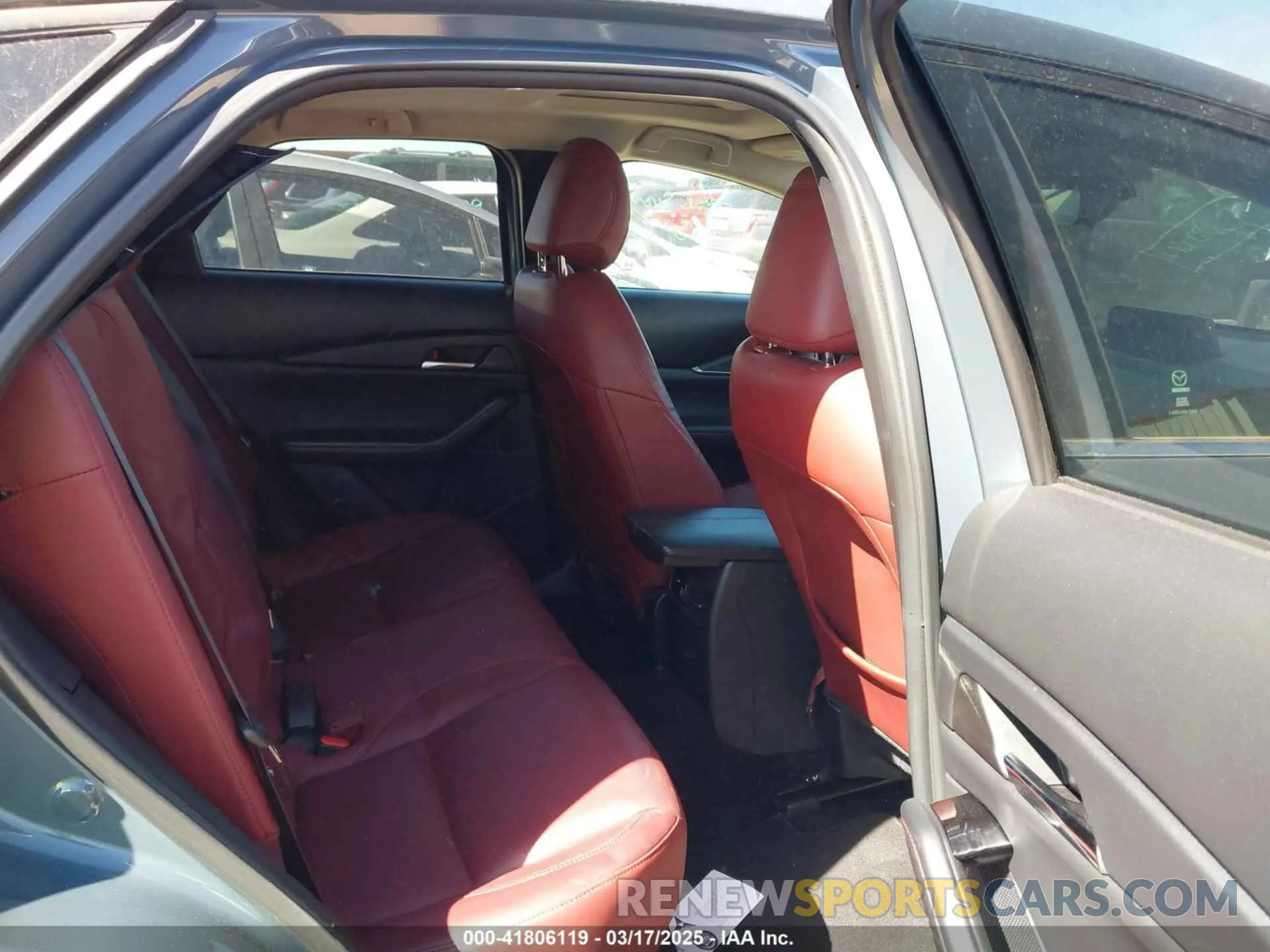 8 Photograph of a damaged car 3MVDMBCM8RM661994 MAZDA CX-30 2024