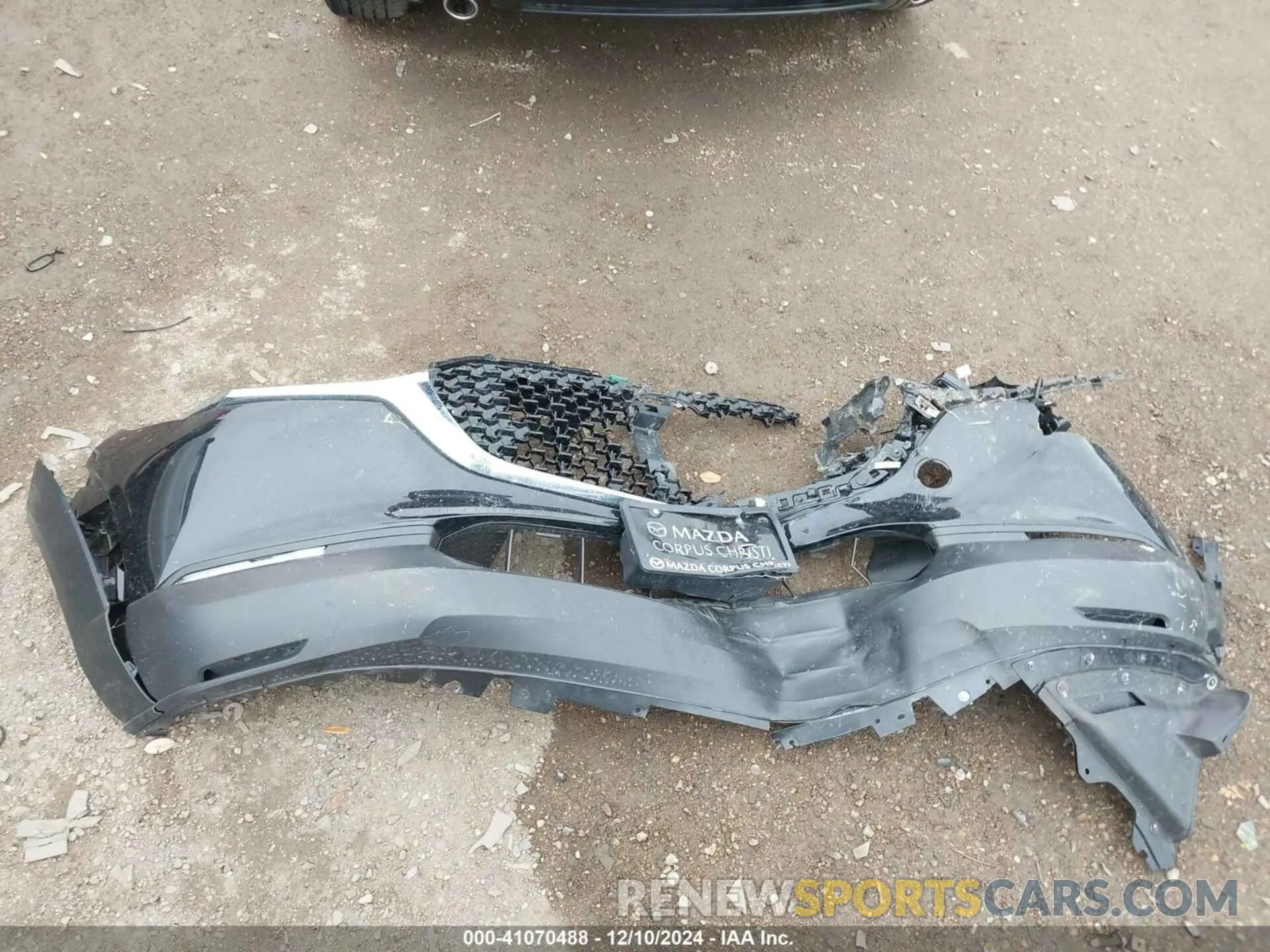 11 Photograph of a damaged car 3MVDMBCM9RM621925 MAZDA CX-30 2024