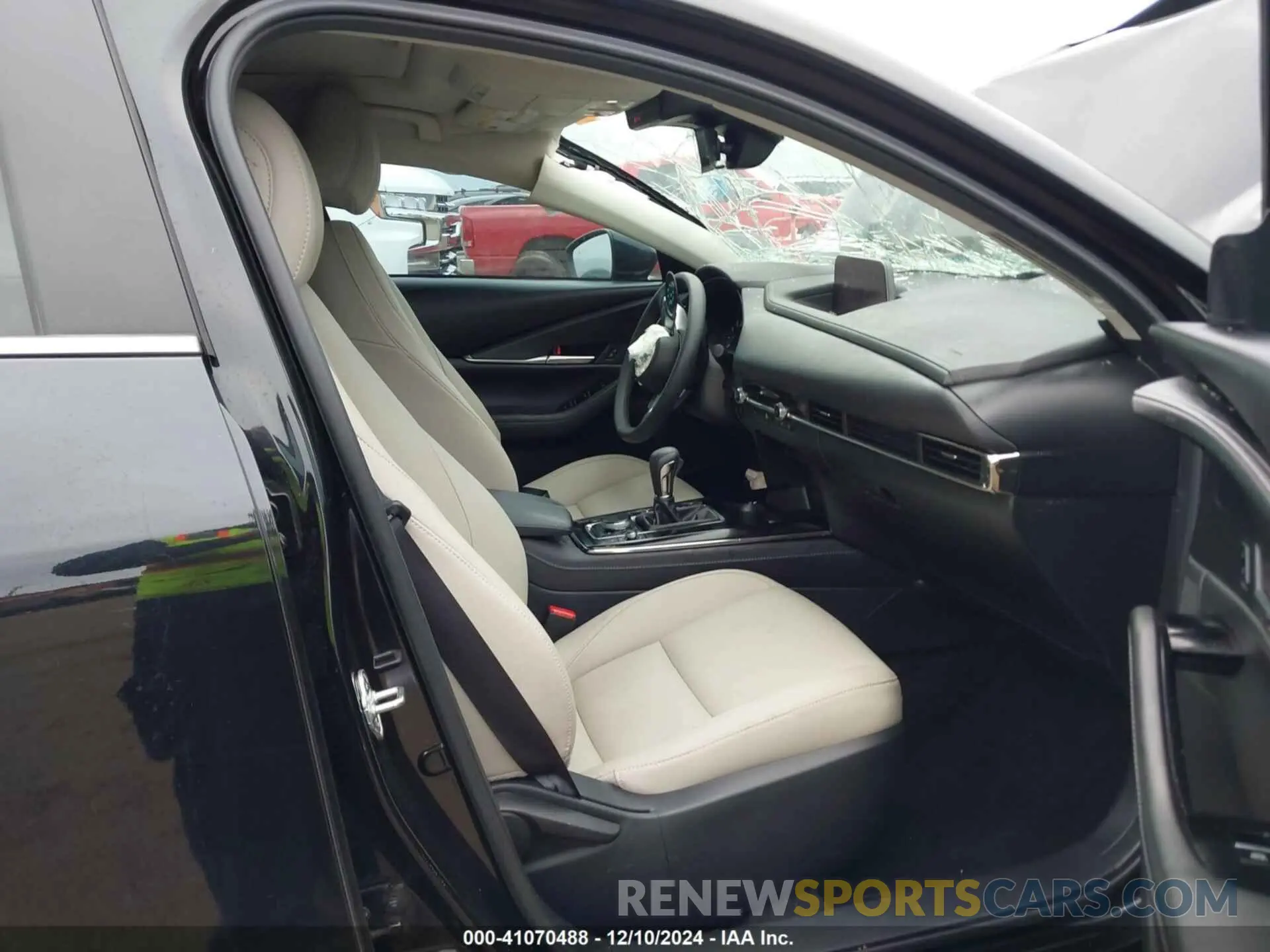 5 Photograph of a damaged car 3MVDMBCM9RM621925 MAZDA CX-30 2024