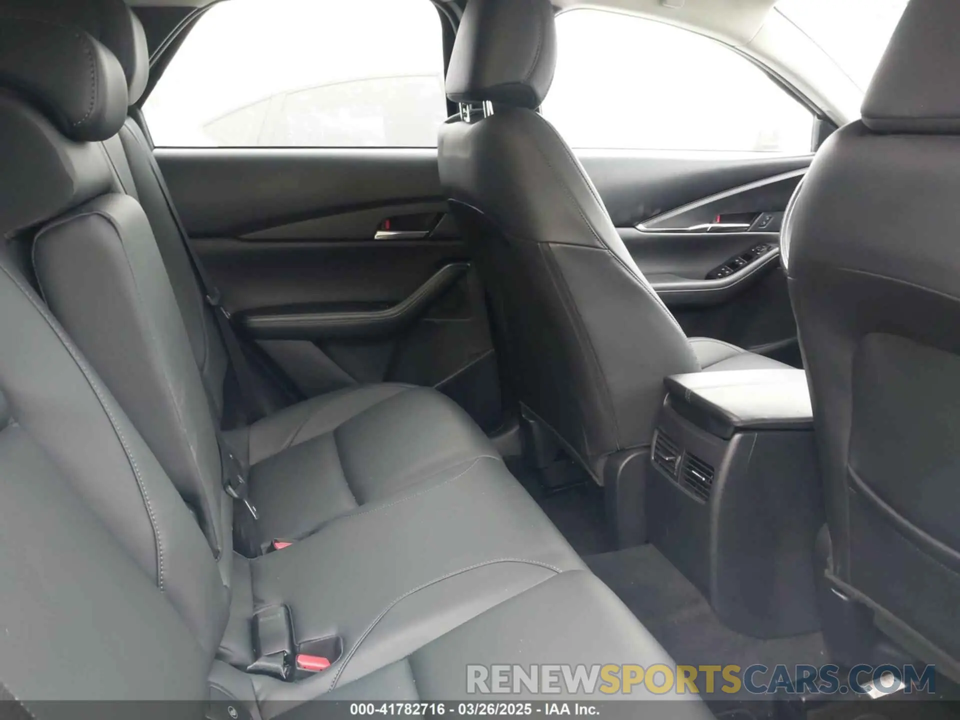 8 Фотография поврежденного автомобиля 3MVDMBCM9RM636876 MAZDA CX-30 2024