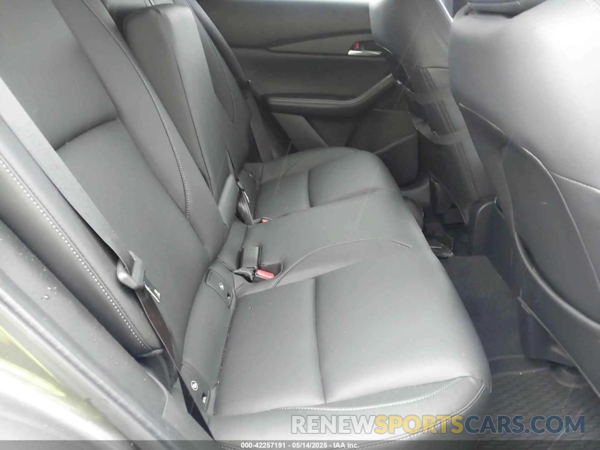 8 Photograph of a damaged car 3MVDMBCM9RM671885 MAZDA CX-30 2024
