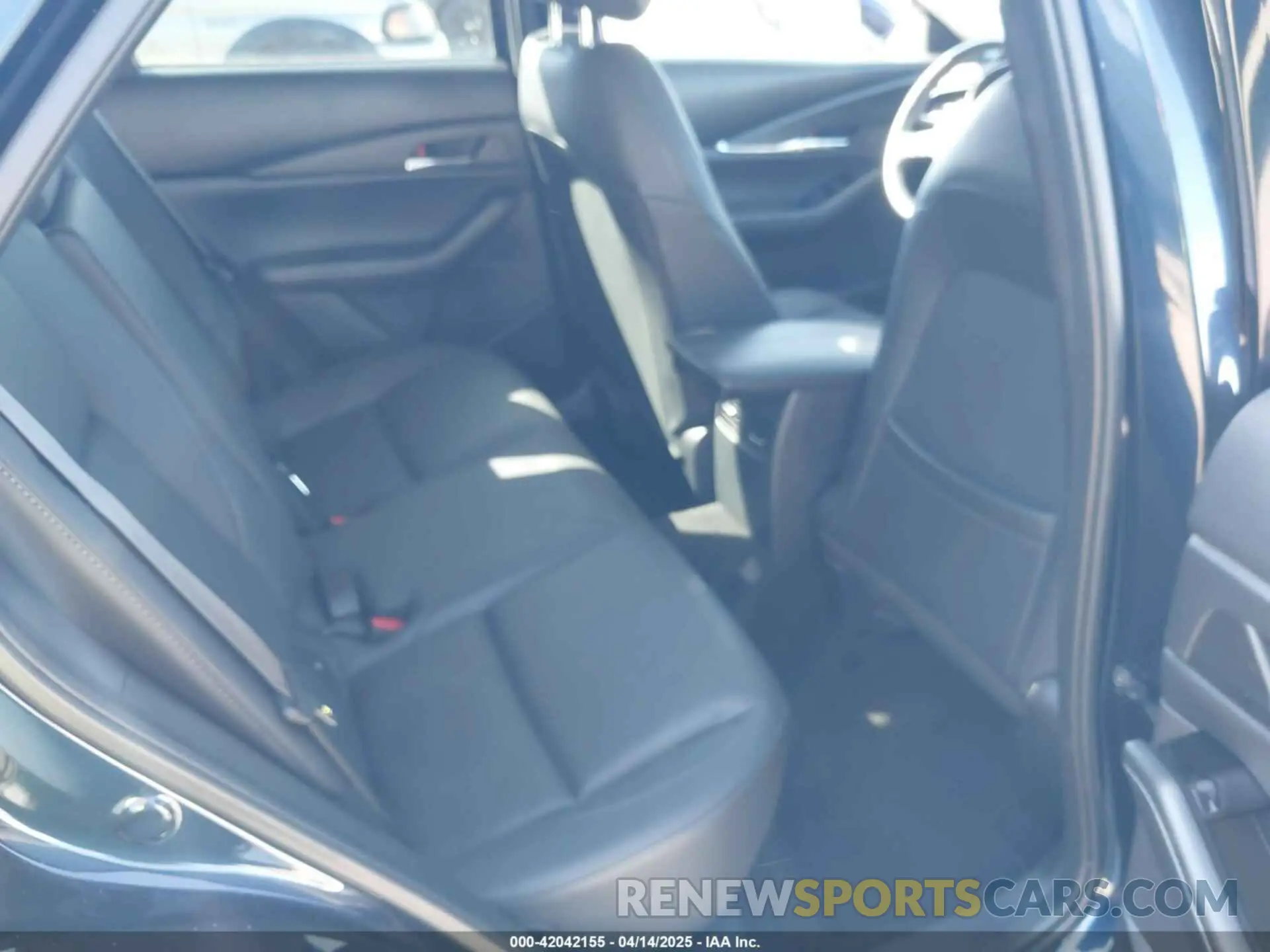 8 Фотография поврежденного автомобиля 3MVDMBCMXRM604020 MAZDA CX-30 2024