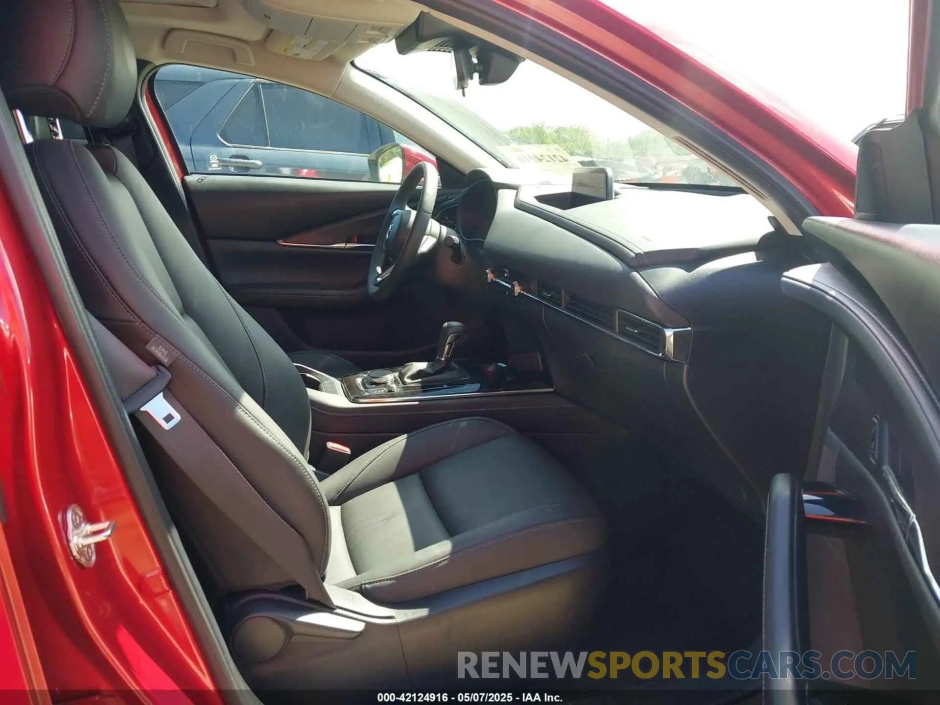 5 Photograph of a damaged car 3MVDMBCMXRM619875 MAZDA CX-30 2024