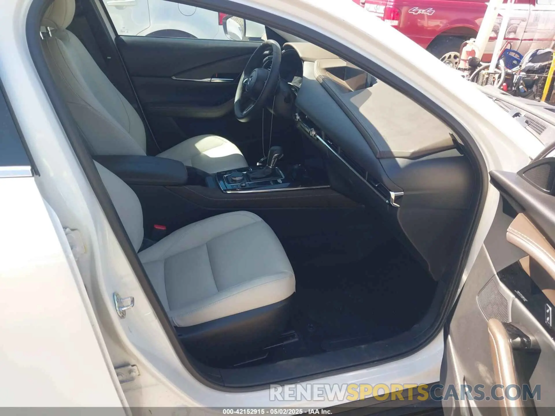 5 Фотография поврежденного автомобиля 3MVDMBDM8RM633580 MAZDA CX-30 2024