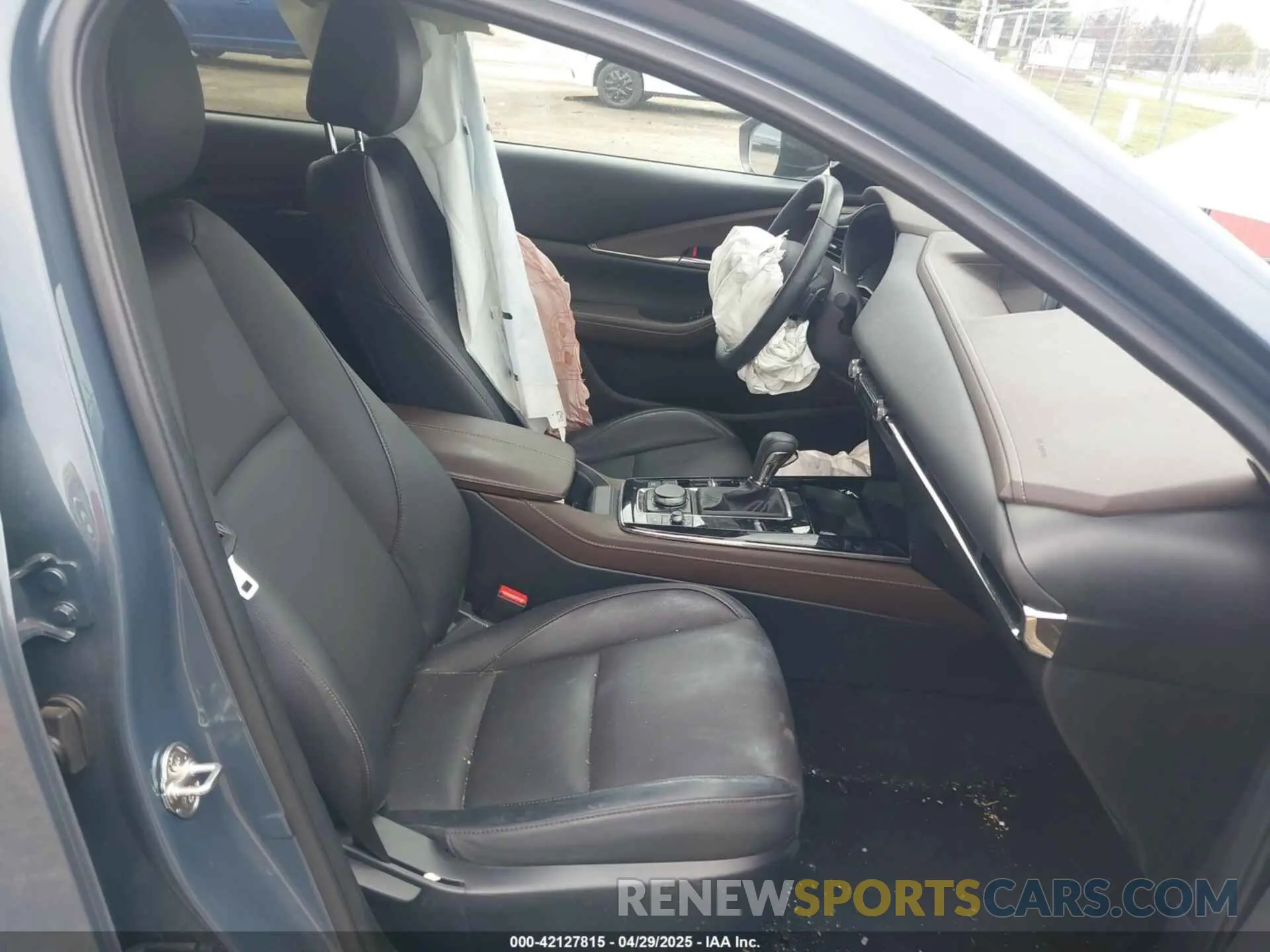 5 Photograph of a damaged car 3MVDMBDY7RM613744 MAZDA CX-30 2024
