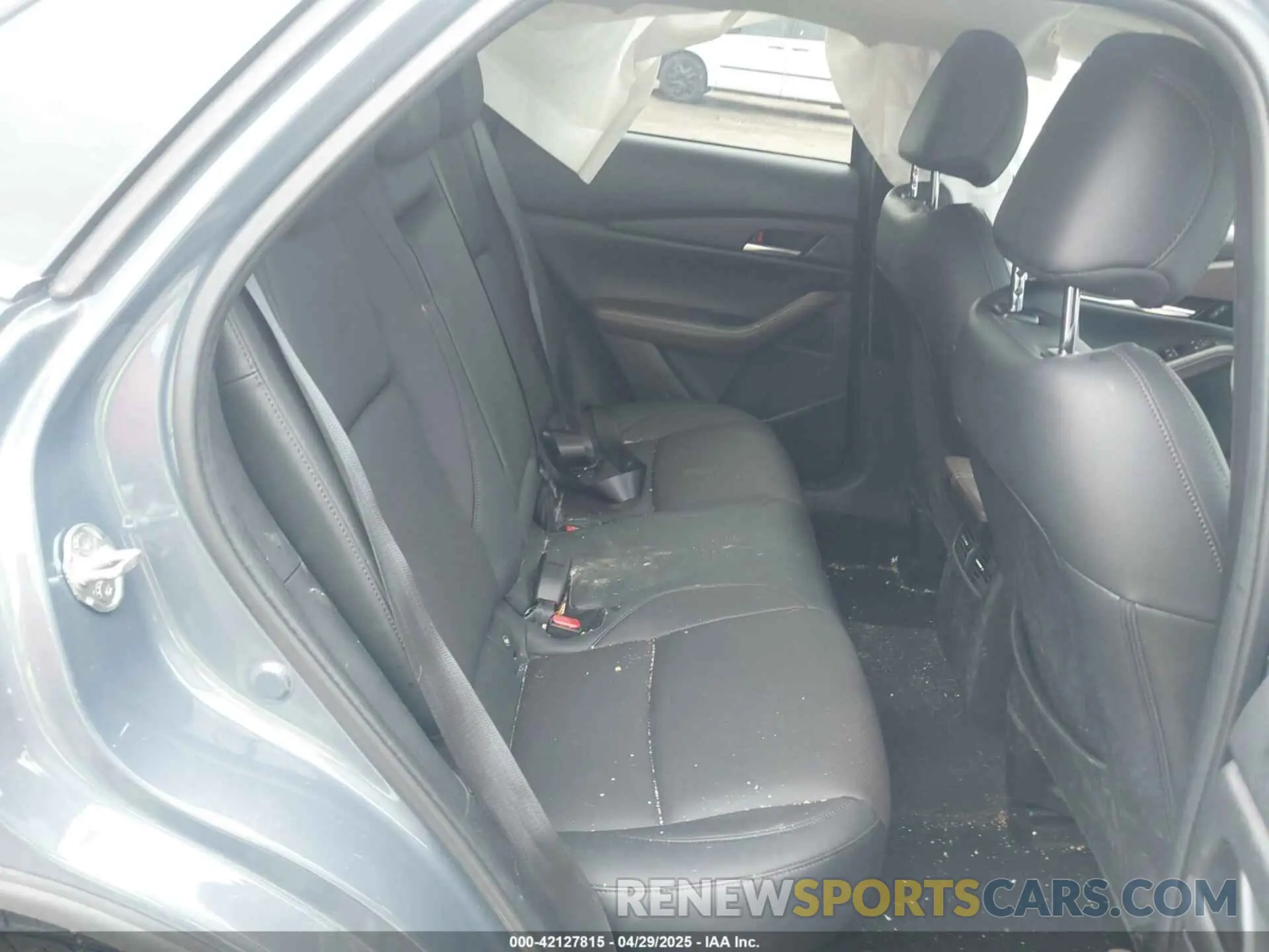 8 Photograph of a damaged car 3MVDMBDY7RM613744 MAZDA CX-30 2024