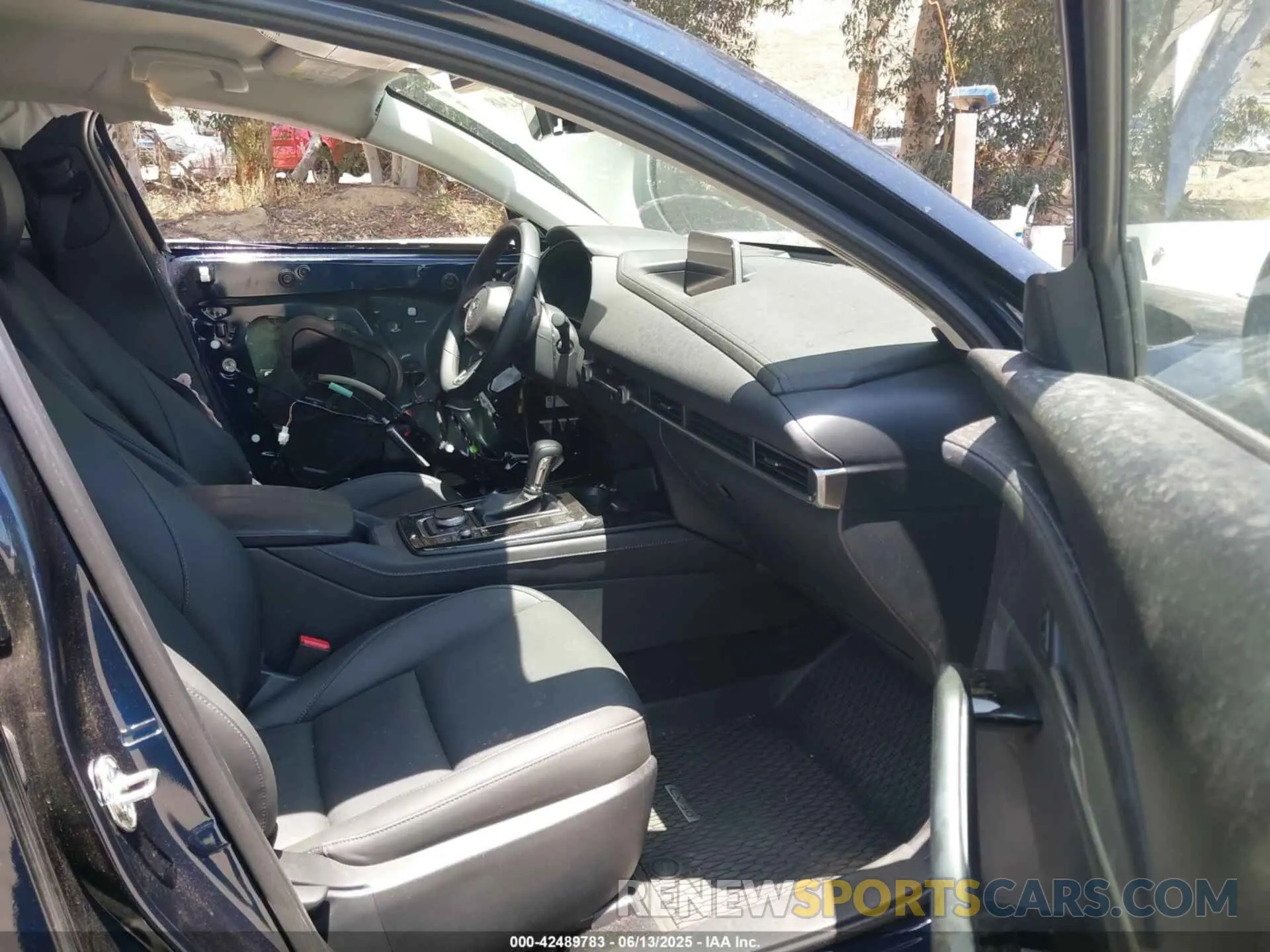 5 Photograph of a damaged car 3MVDMBBM1SM792238 MAZDA CX-30 2025