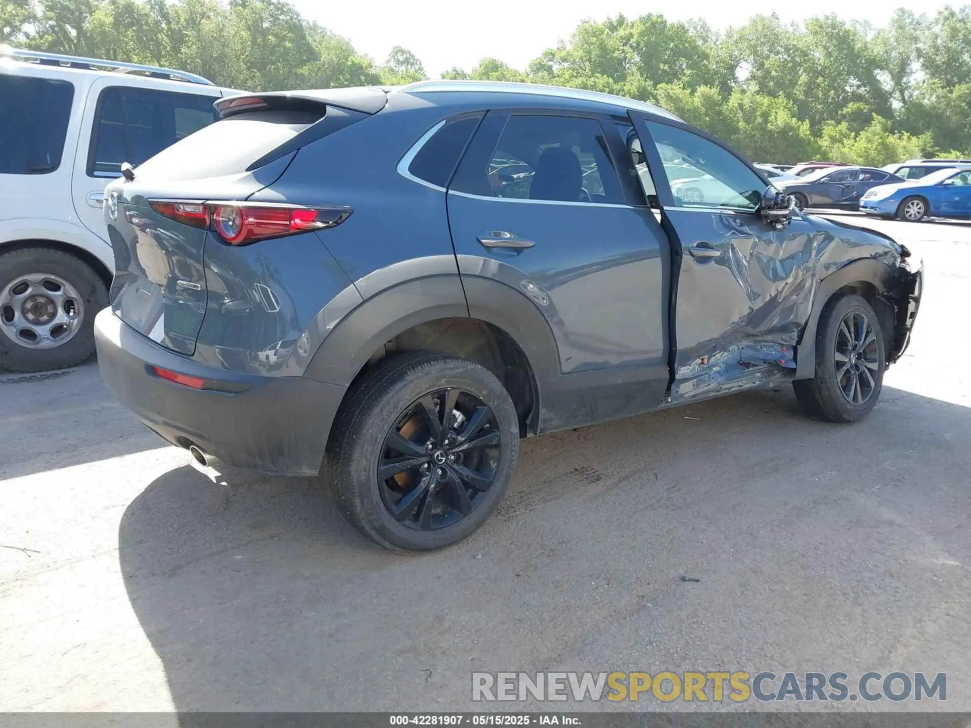 4 Photograph of a damaged car 3MVDMBCM0SM814065 MAZDA CX-30 2025