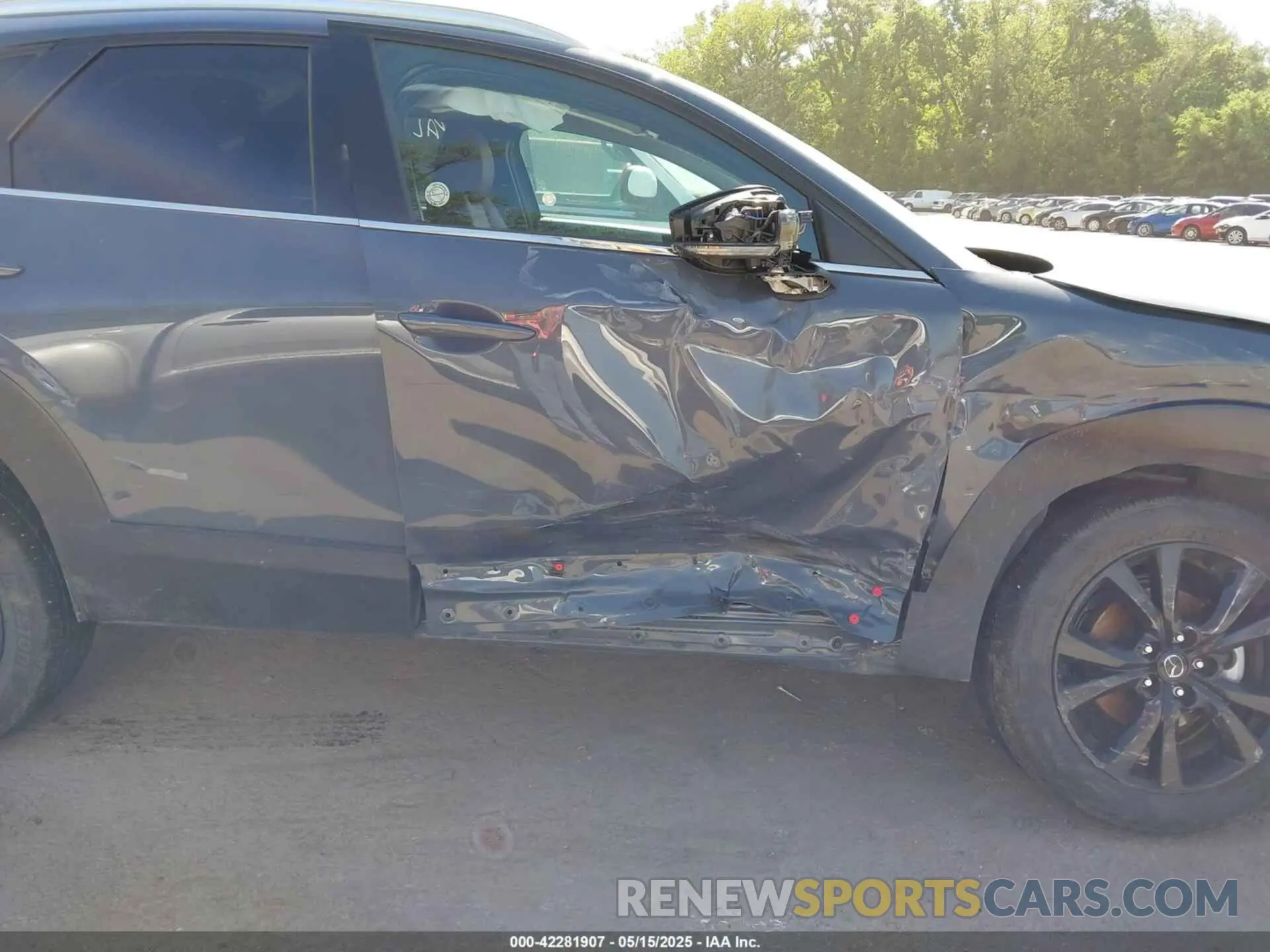 6 Photograph of a damaged car 3MVDMBCM0SM814065 MAZDA CX-30 2025