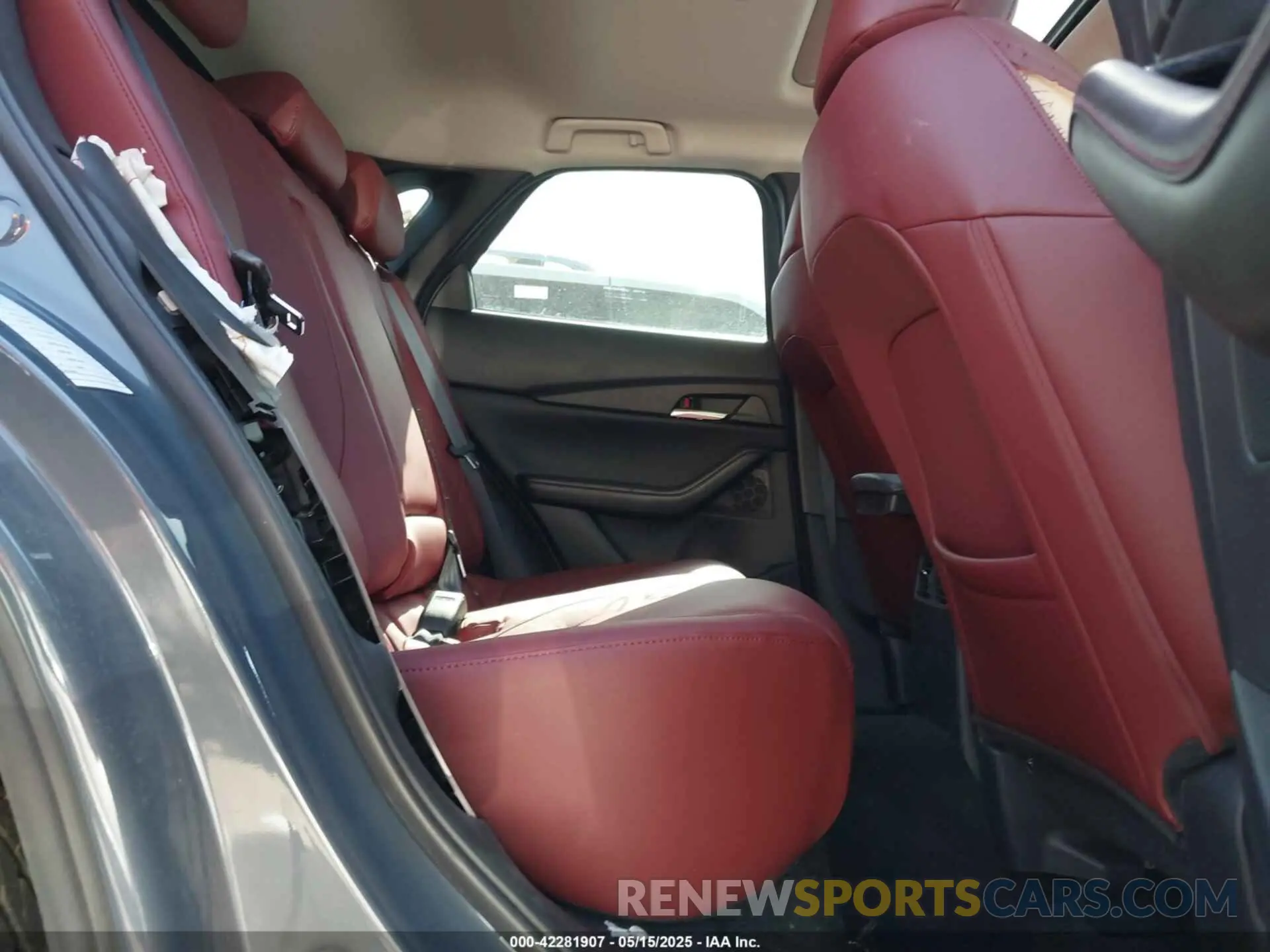 8 Photograph of a damaged car 3MVDMBCM0SM814065 MAZDA CX-30 2025
