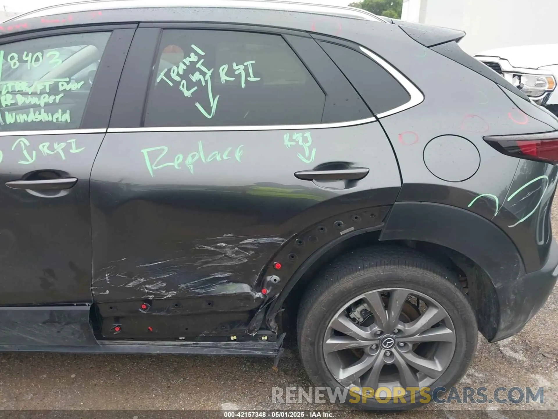 6 Photograph of a damaged car 3MVDMBCM4SM752198 MAZDA CX-30 2025