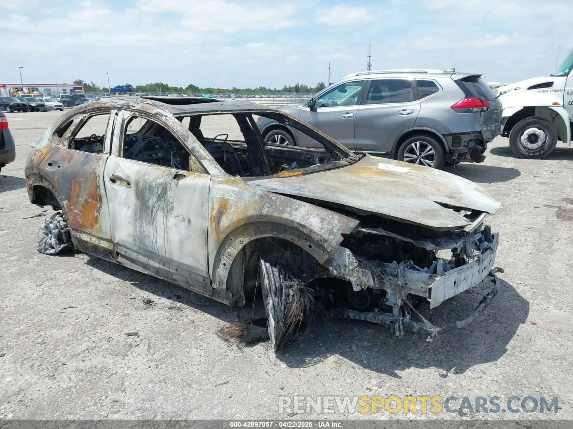 1 Фотография поврежденного автомобиля 3MVDMBCM8SM762586 MAZDA CX-30 2025