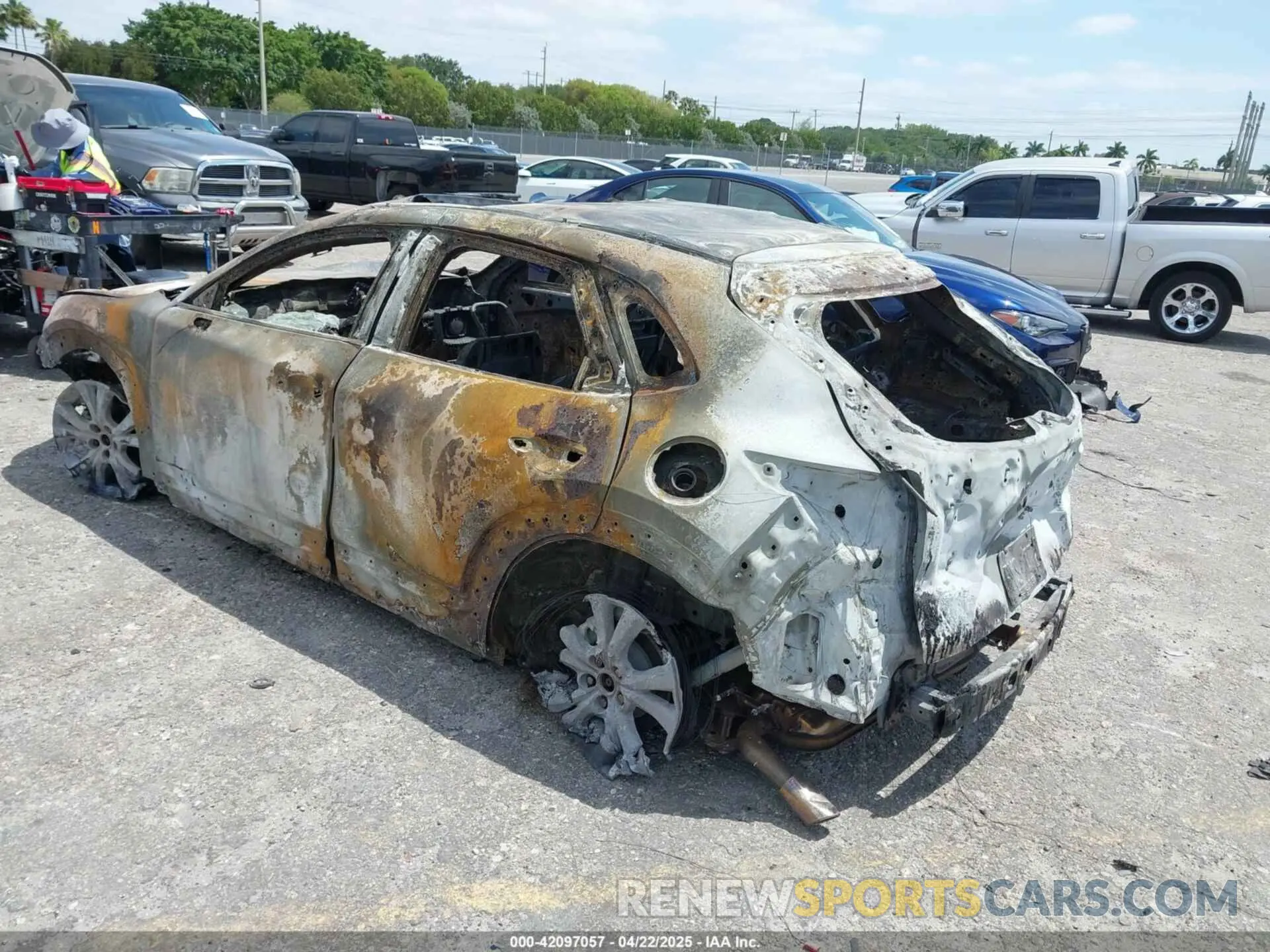 3 Фотография поврежденного автомобиля 3MVDMBCM8SM762586 MAZDA CX-30 2025
