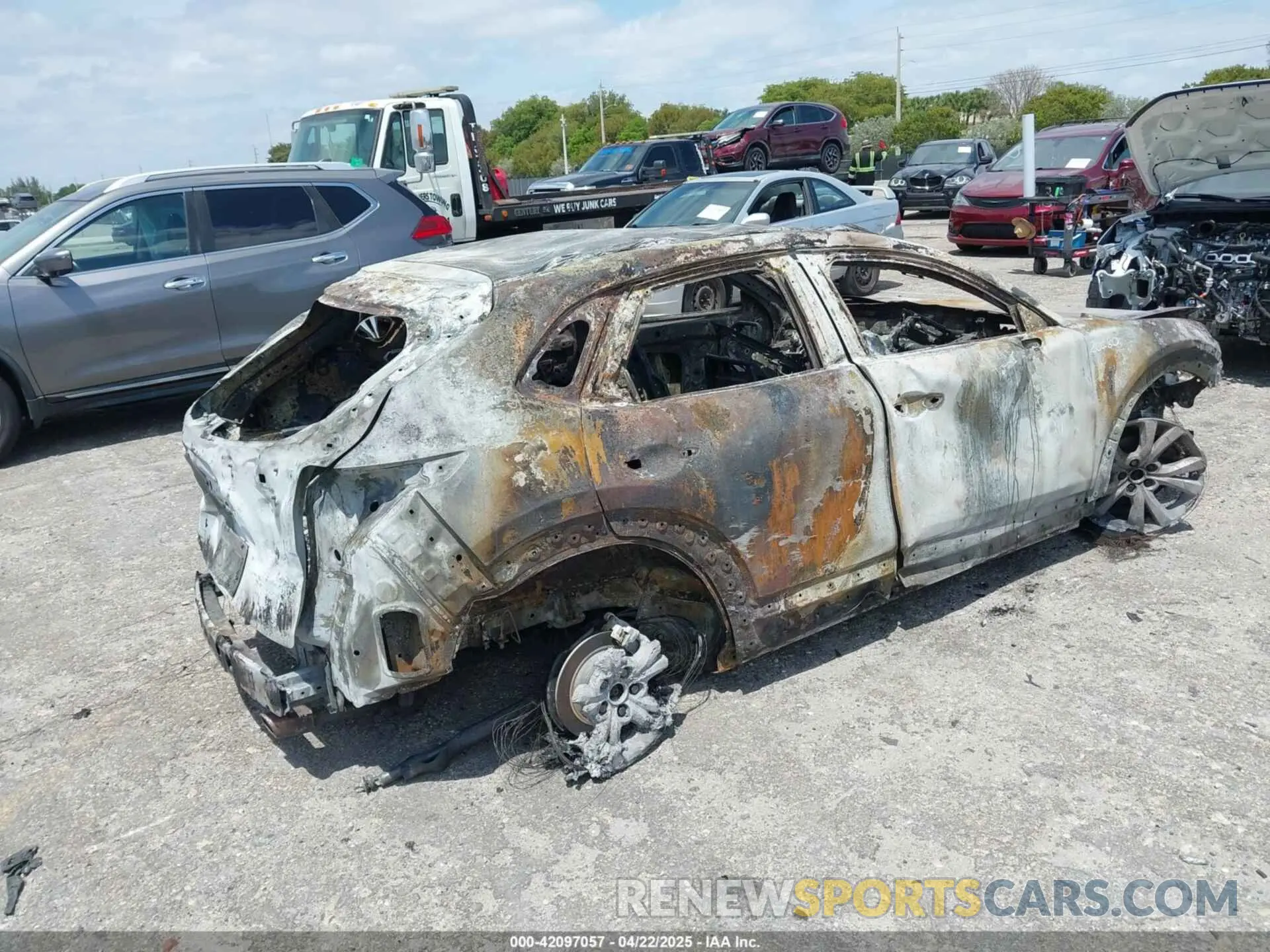 4 Фотография поврежденного автомобиля 3MVDMBCM8SM762586 MAZDA CX-30 2025