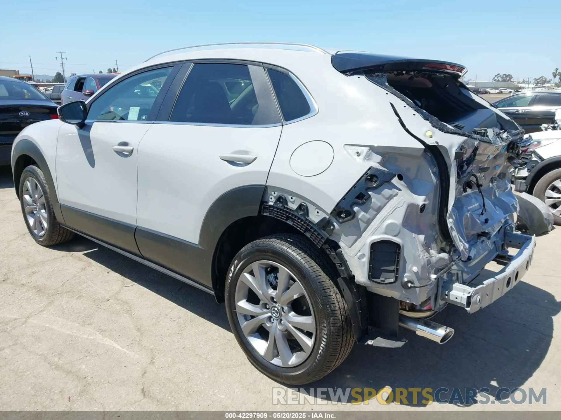 3 Photograph of a damaged car 3MVDMBCM8SM830272 MAZDA CX-30 2025