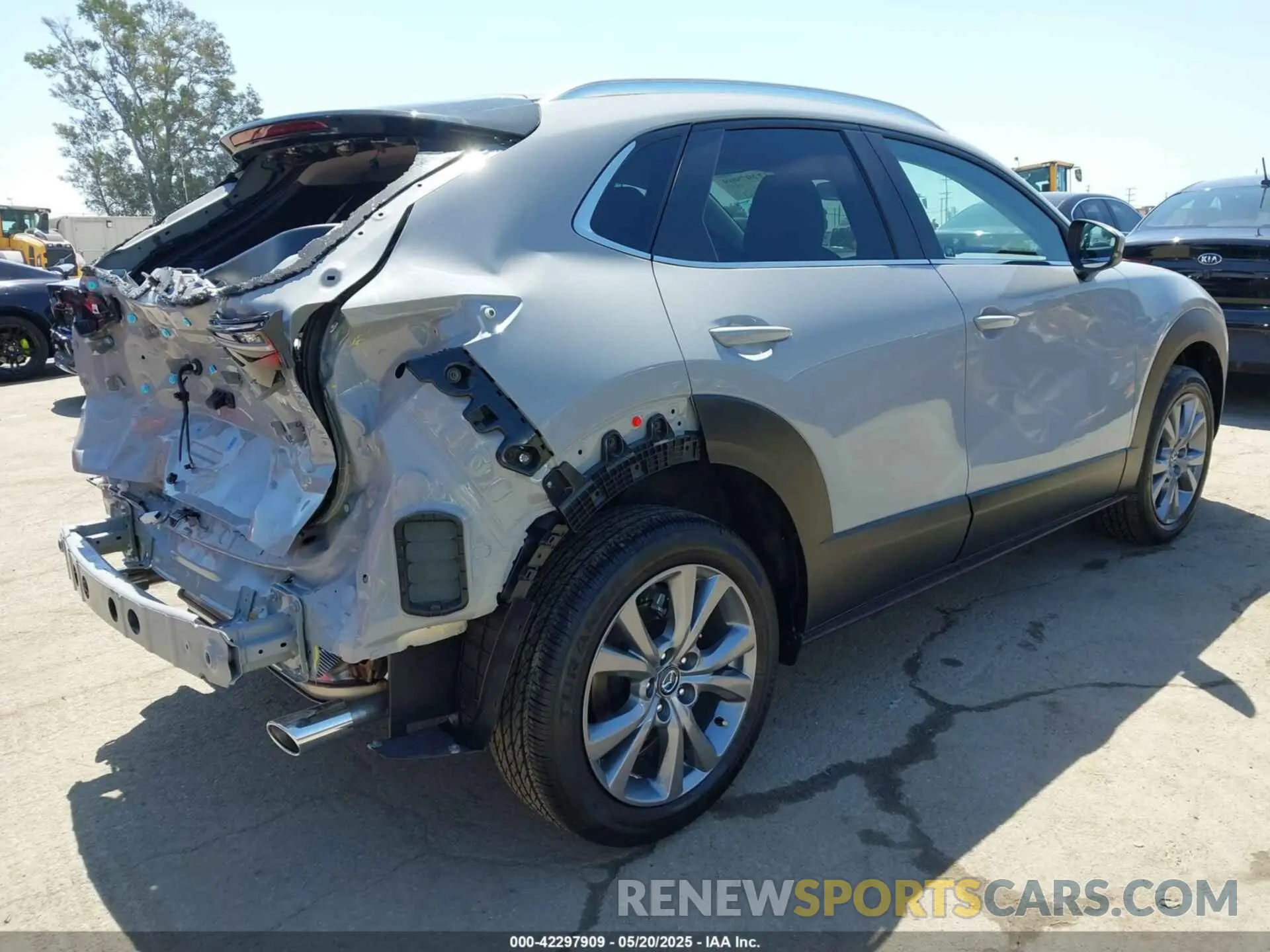 4 Photograph of a damaged car 3MVDMBCM8SM830272 MAZDA CX-30 2025