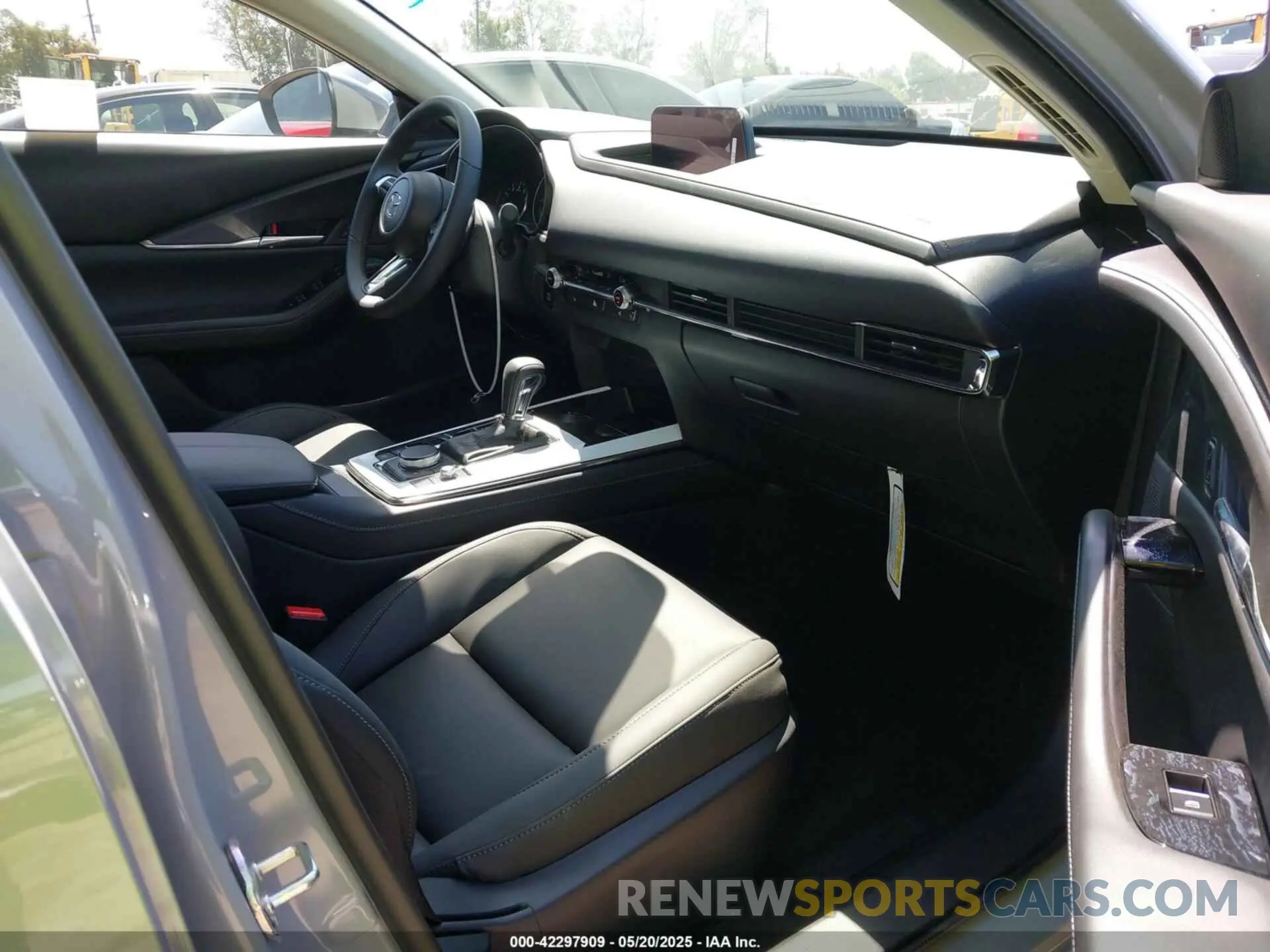5 Photograph of a damaged car 3MVDMBCM8SM830272 MAZDA CX-30 2025