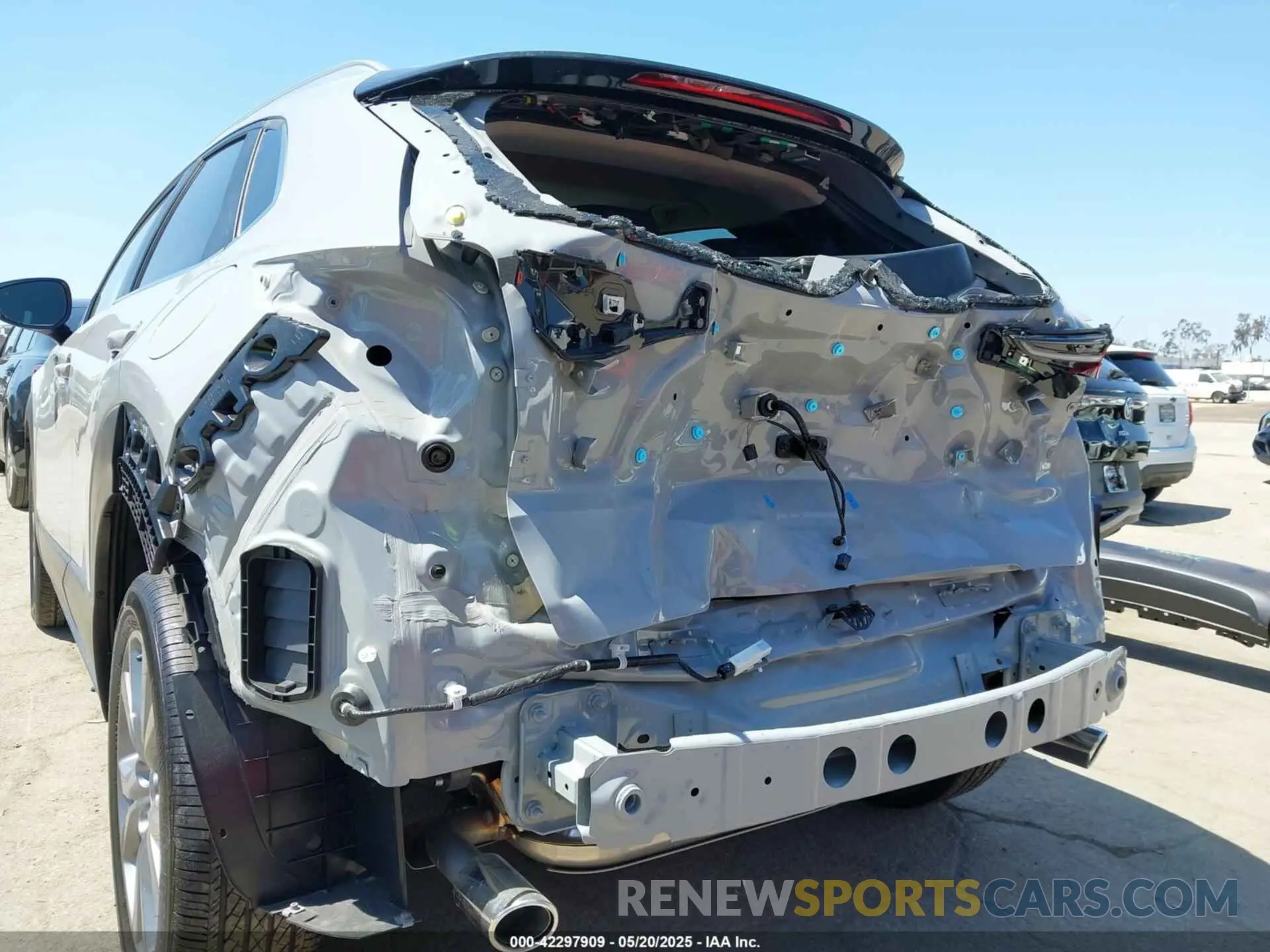 6 Photograph of a damaged car 3MVDMBCM8SM830272 MAZDA CX-30 2025