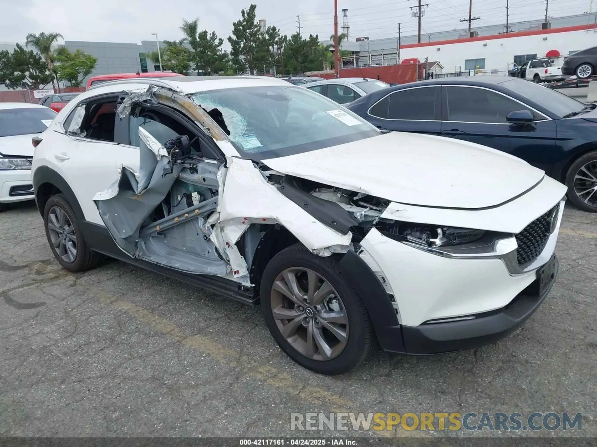 1 Фотография поврежденного автомобиля 3MVDMBCMXSM768048 MAZDA CX-30 2025