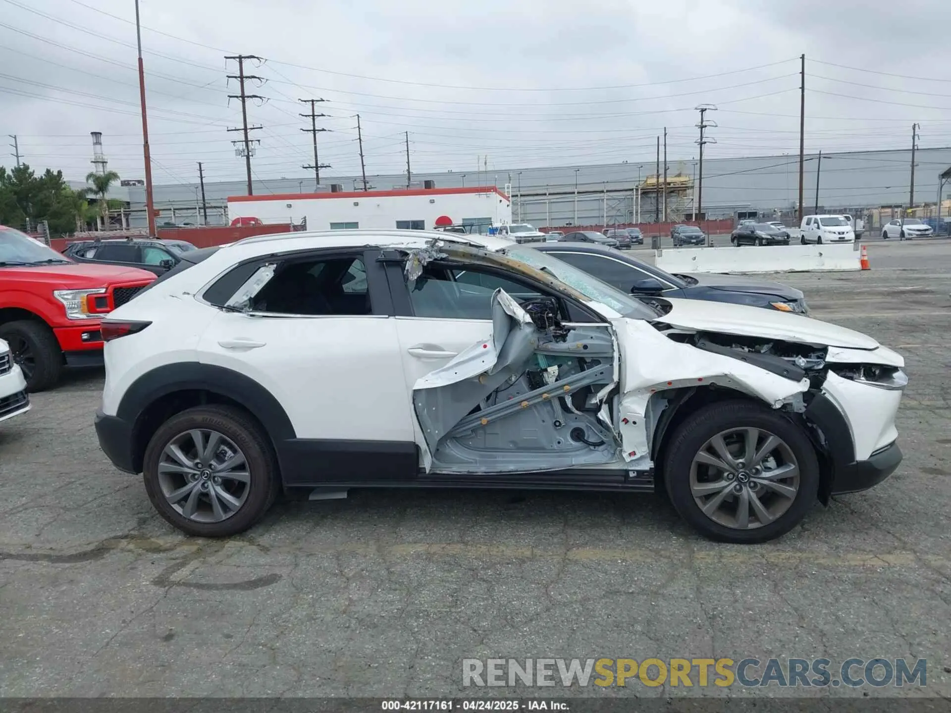13 Фотография поврежденного автомобиля 3MVDMBCMXSM768048 MAZDA CX-30 2025