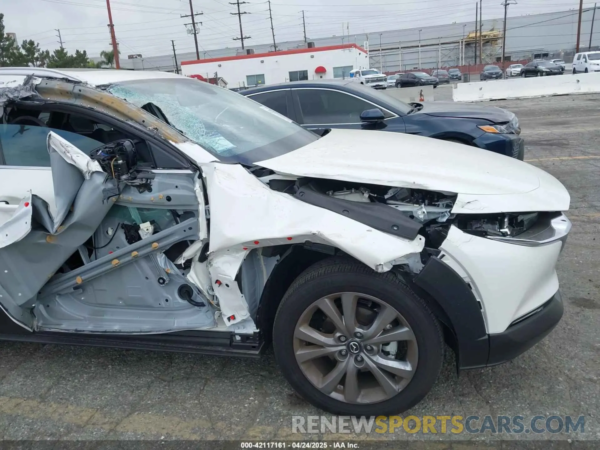 17 Фотография поврежденного автомобиля 3MVDMBCMXSM768048 MAZDA CX-30 2025