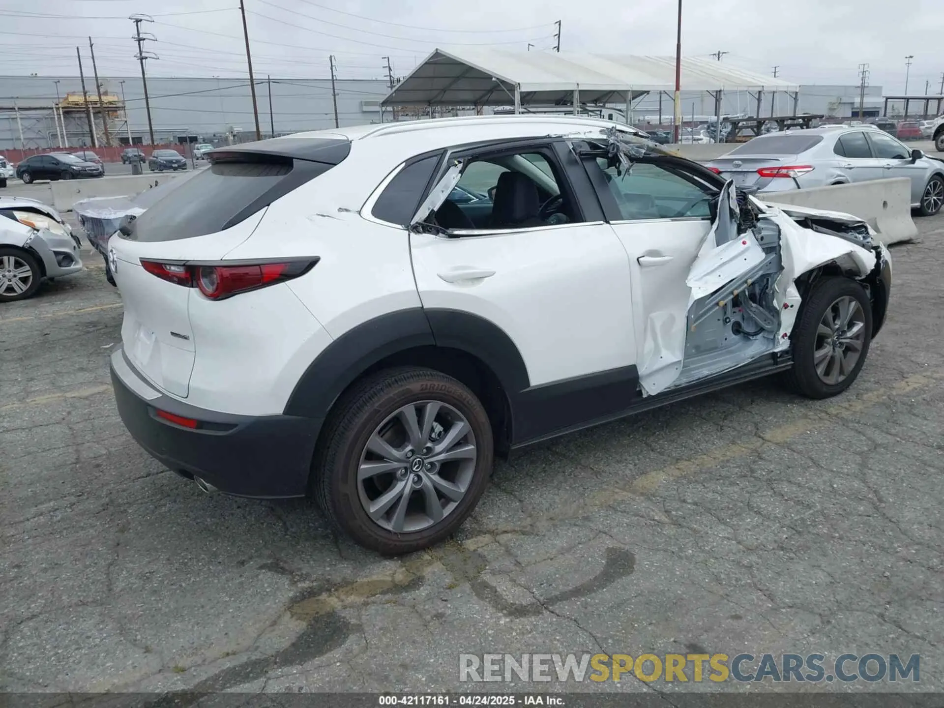 4 Фотография поврежденного автомобиля 3MVDMBCMXSM768048 MAZDA CX-30 2025