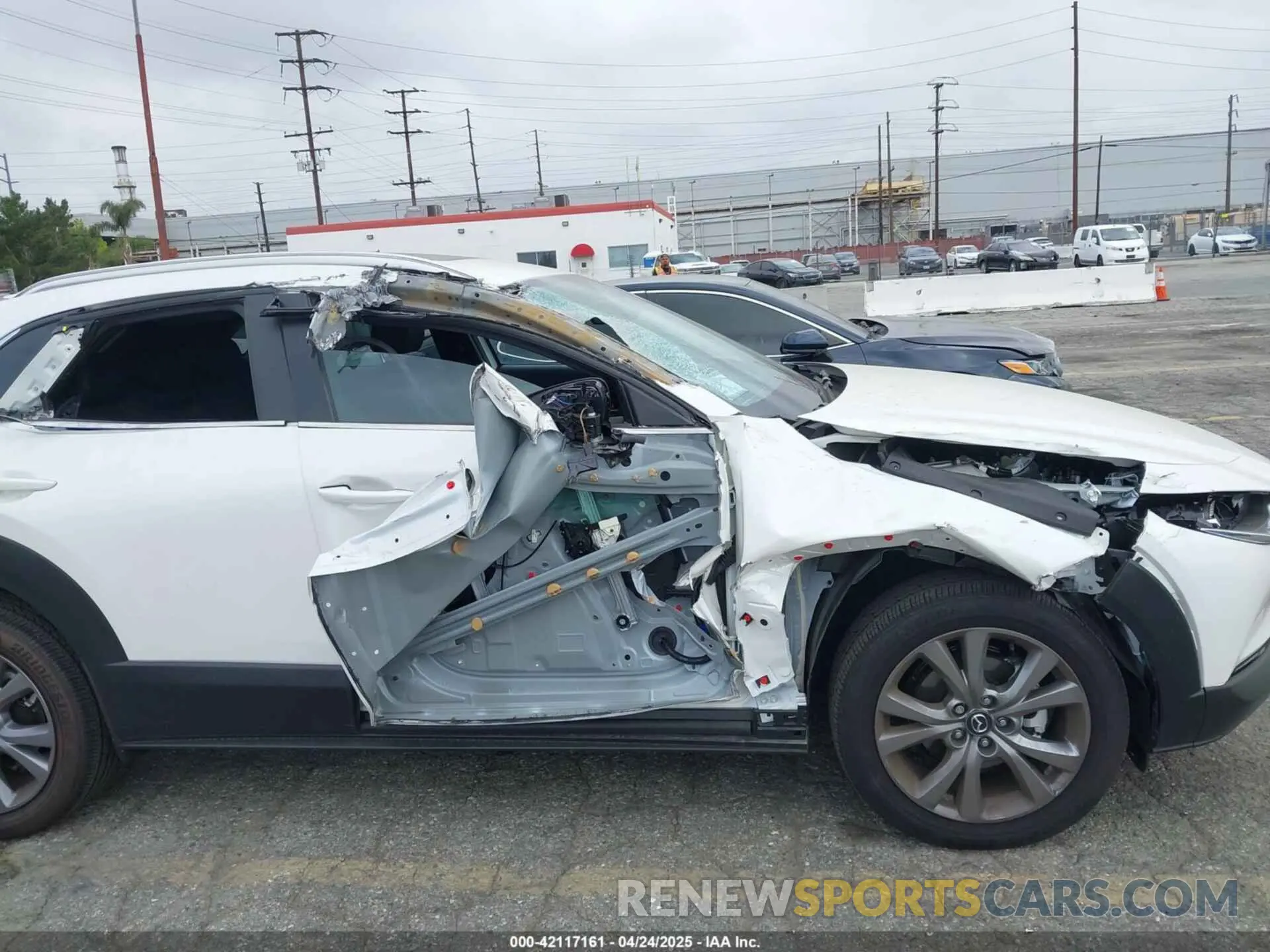 6 Фотография поврежденного автомобиля 3MVDMBCMXSM768048 MAZDA CX-30 2025