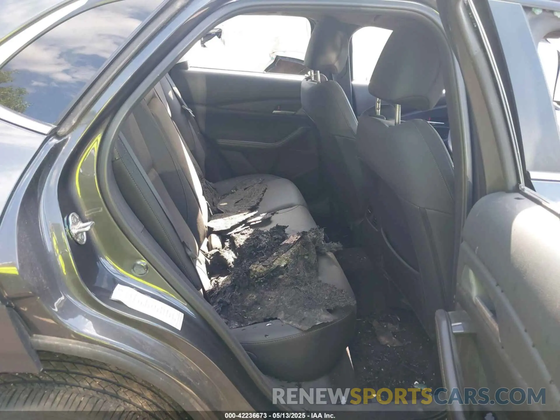 8 Photograph of a damaged car 3MVDMBCMXSM770060 MAZDA CX-30 2025