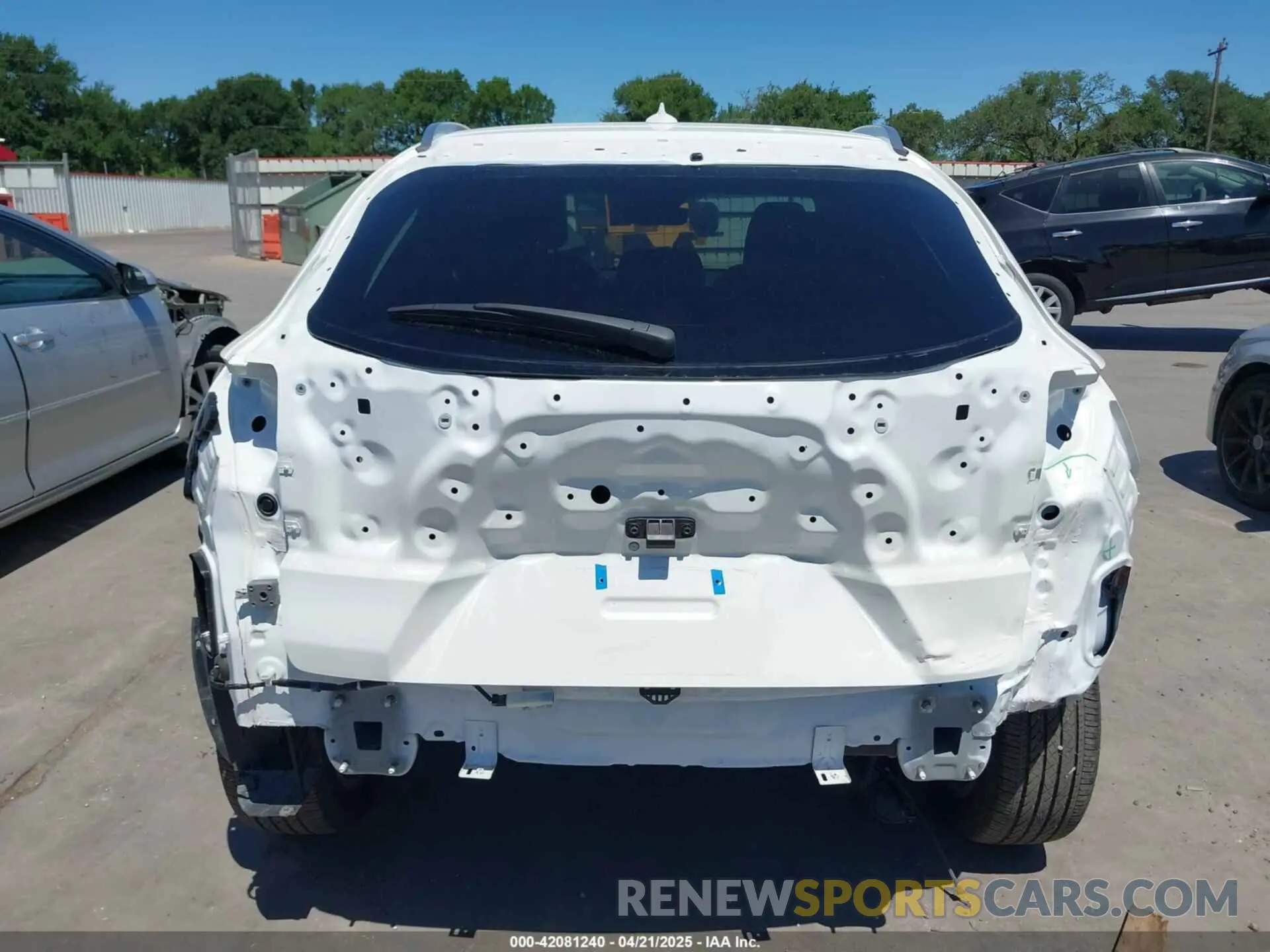 17 Фотография поврежденного автомобиля 3MVDMBDM9SM788547 MAZDA CX-30 2025