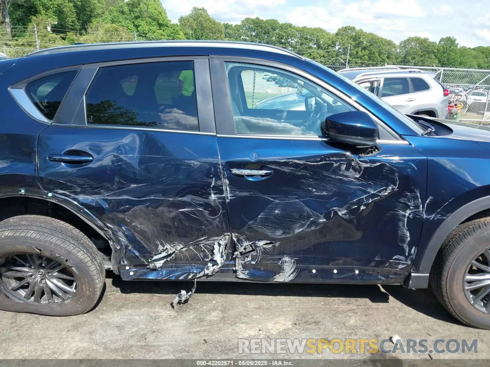 12 Photograph of a damaged car JM3KFACM7K1587961 MAZDA CX-5 2019