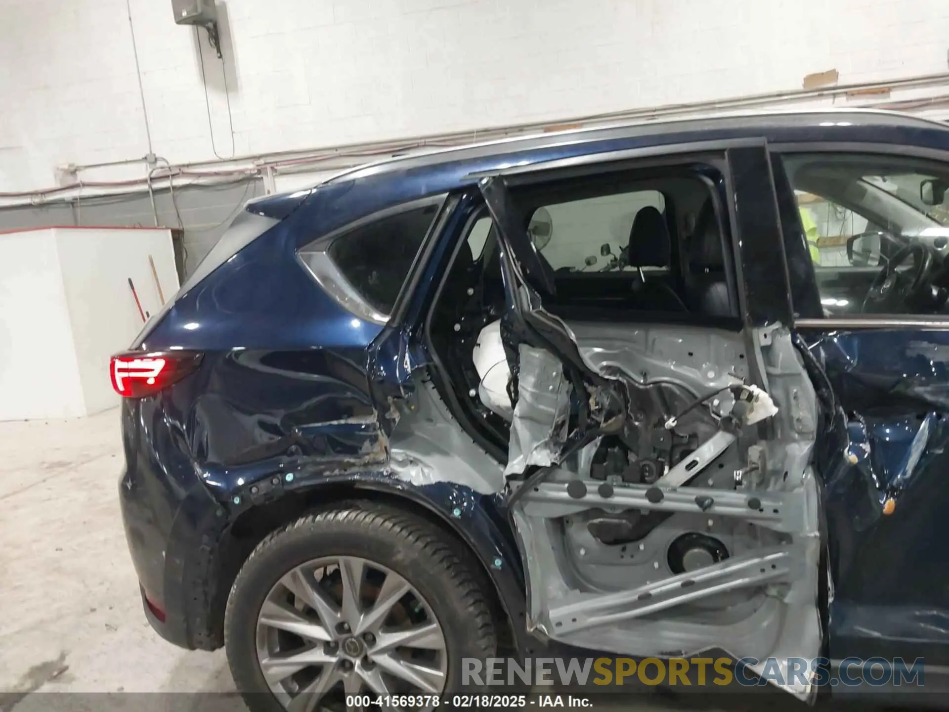 18 Фотография поврежденного автомобиля JM3KFBDY9K0620312 MAZDA CX-5 2019