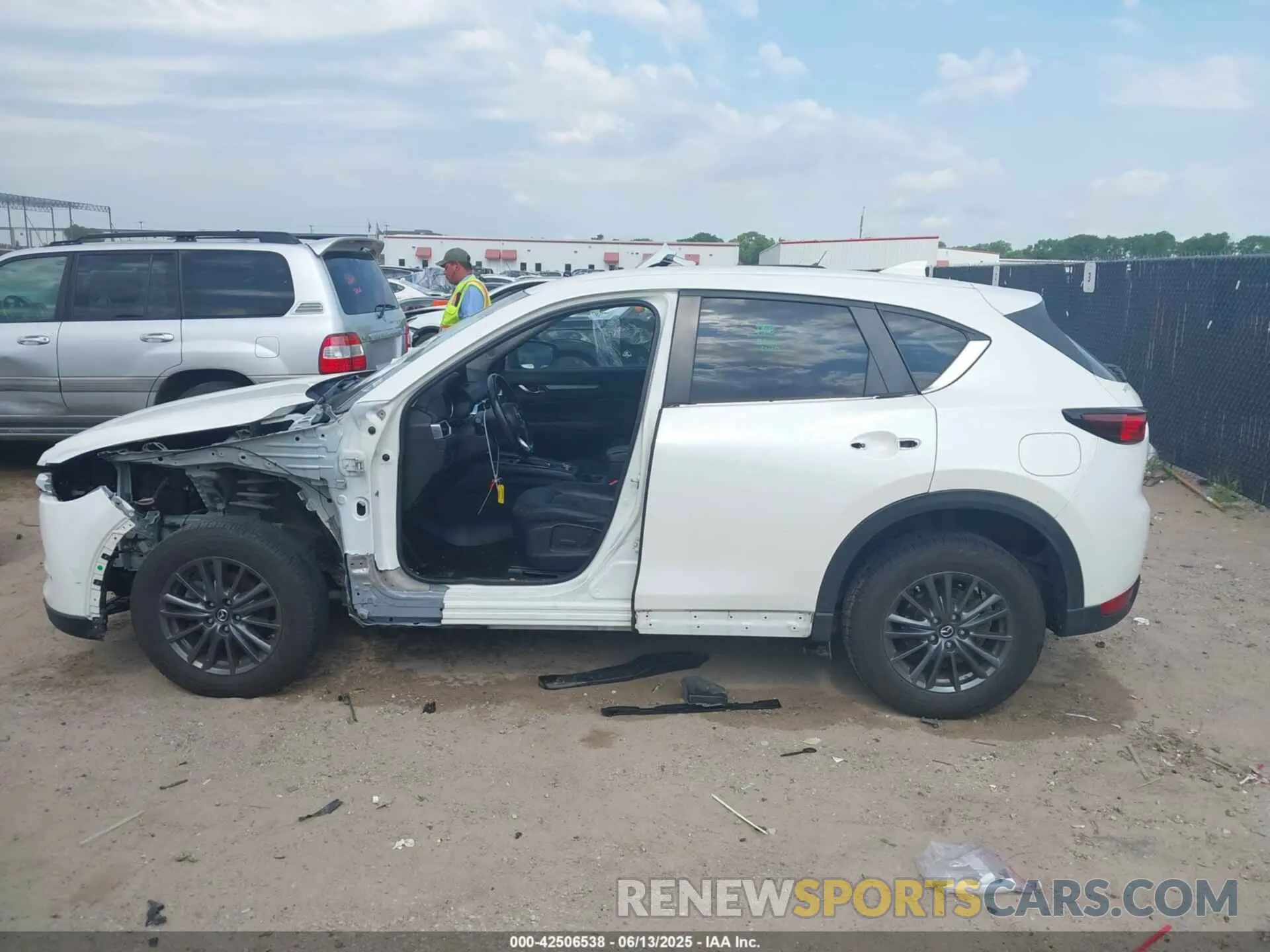 14 Photograph of a damaged car JM3KFACM1L0783417 MAZDA CX-5 2020