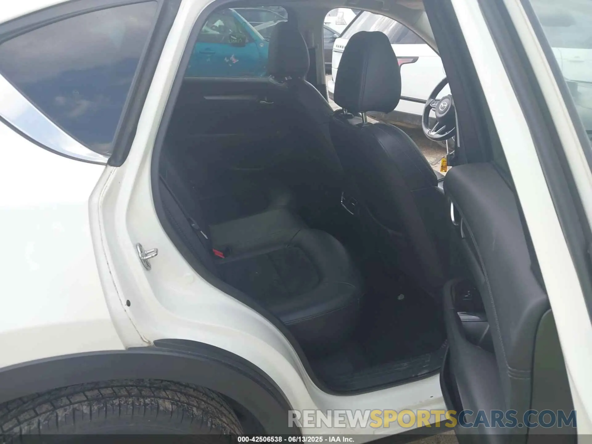 8 Photograph of a damaged car JM3KFACM1L0783417 MAZDA CX-5 2020