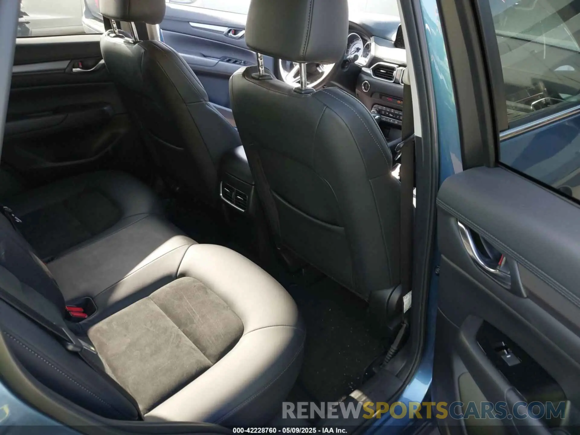 8 Photograph of a damaged car JM3KFACM4L1833432 MAZDA CX-5 2020