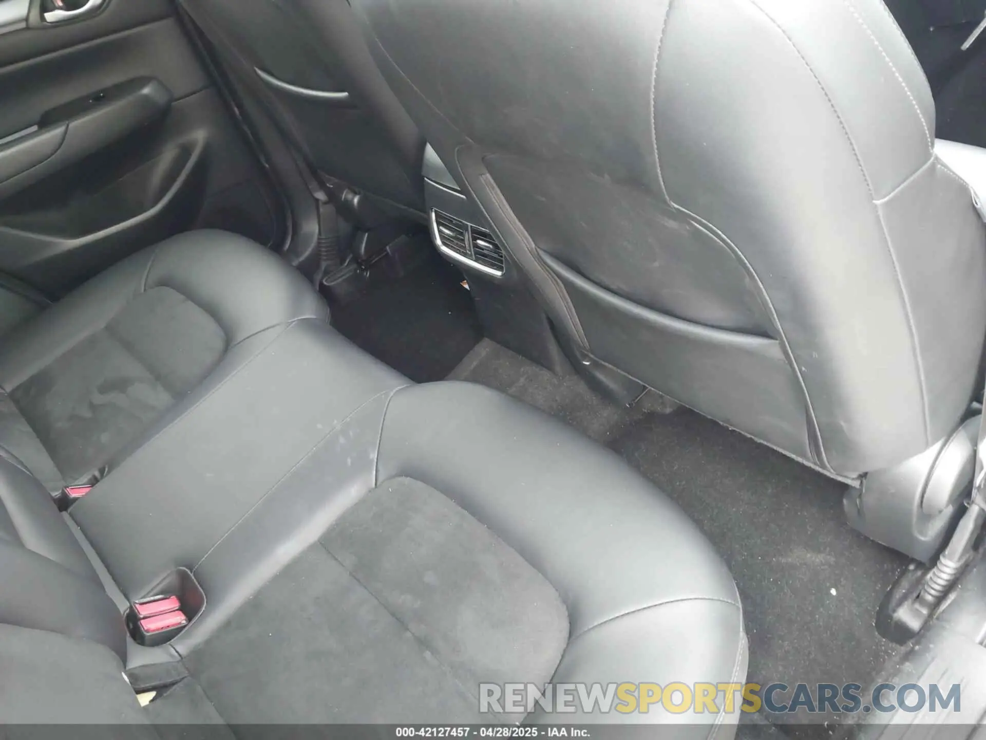8 Photograph of a damaged car JM3KFBCM2L0786784 MAZDA CX-5 2020